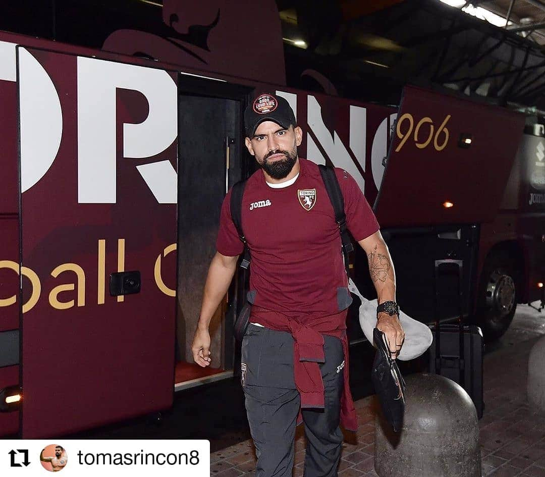 トマス・リンコンのインスタグラム：「Enfocados en trascender ✈️💪🏻 ¡Vamos @tomasrincon8!」