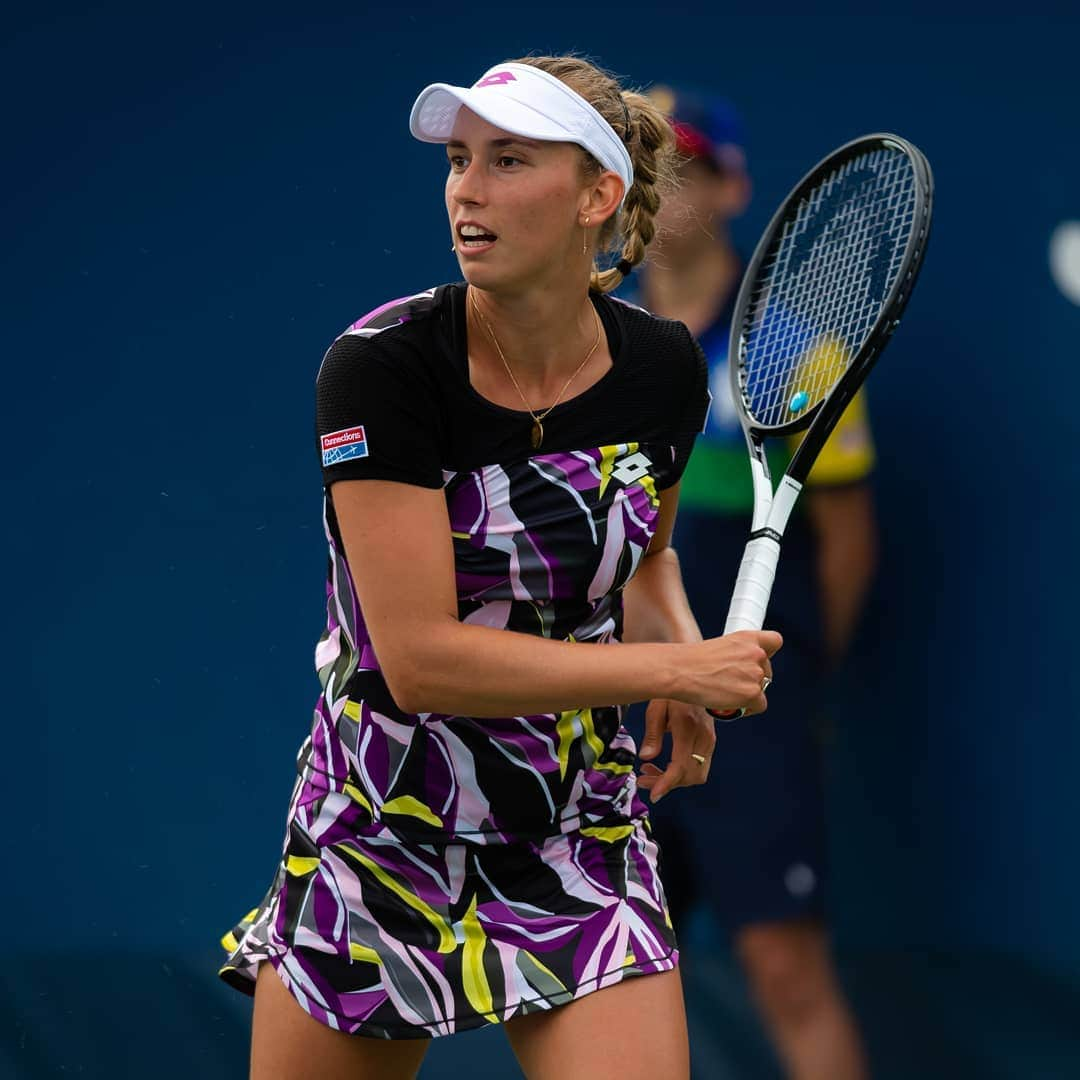 エリーゼ・メルテンスさんのインスタグラム写真 - (エリーゼ・メルテンスInstagram)「Happy with my 1st round win, into the ✌️ round! @lottosport outfit 🔥 • #usopen #lottosport #colorful #tennis #connections」8月28日 23時22分 - mertenselise