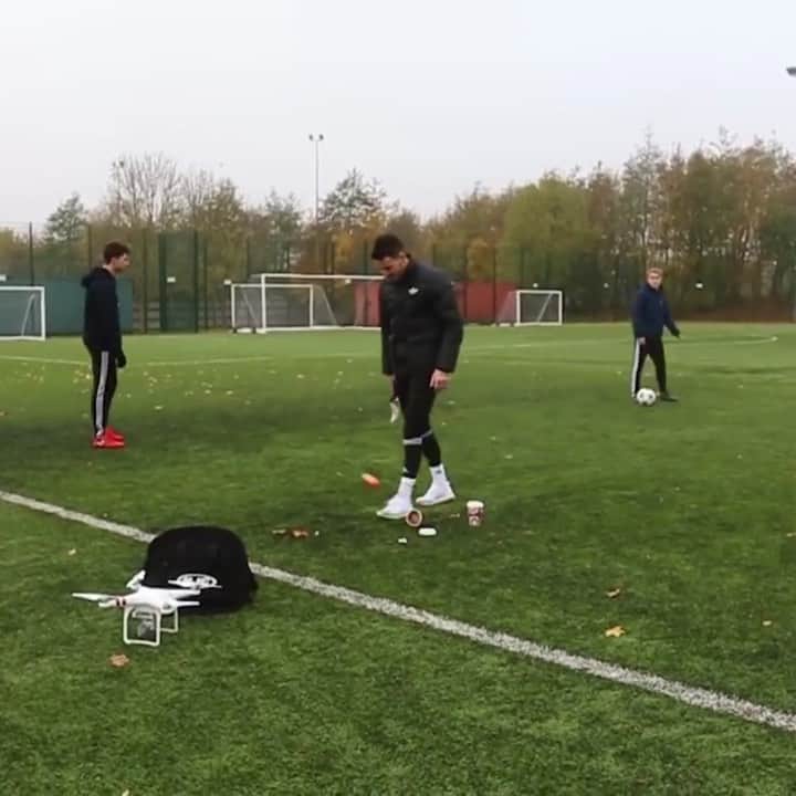 F2Freestylersのインスタグラム：「😱🗑♻️ Who did it best ➡️ 🚀 Billy 🔥 @beautifulsoulsinnyc」
