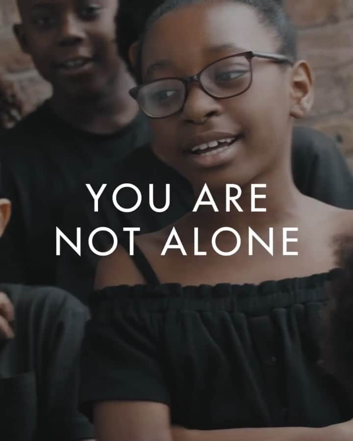 Emeli Sandéのインスタグラム：「YOU ARE NOT ALONE feat. these angels! Out Friday x  #youarenotalone #reallife」