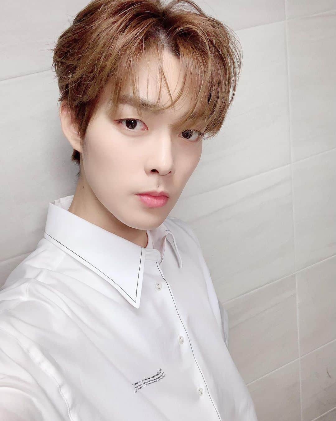 ヨンソクのインスタグラム：「무슨일이 있어도 웃으면서 화이팅!  용석이를 보면서 힘내세요! 여러분!!」