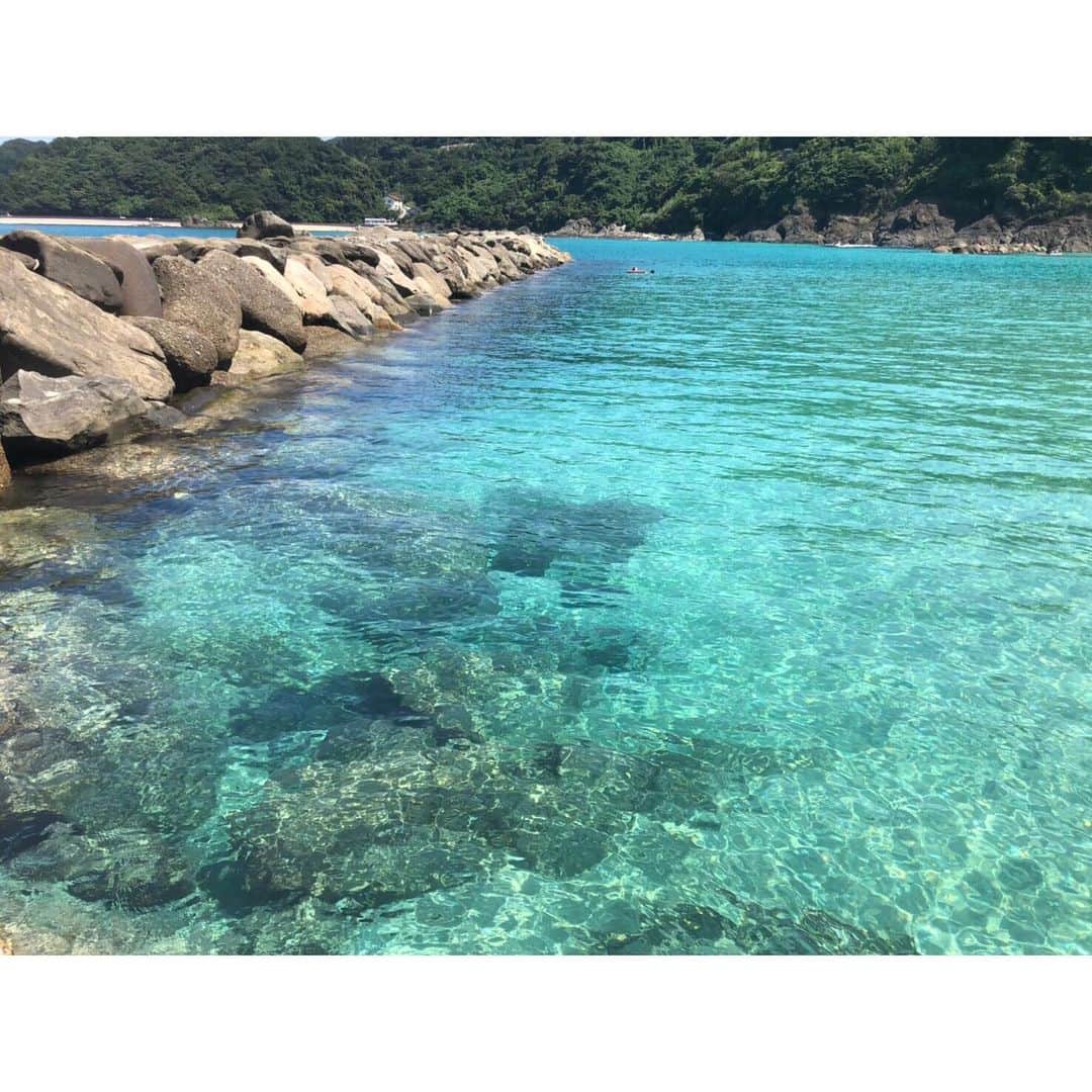 北野貴之さんのインスタグラム写真 - (北野貴之Instagram)「我が家から30分で行ける海。島根県の笹子ビーチ。えっ、沖縄の海！？ と思えるぐらい、晴れた日の透明感は凄いです！  #まだまだ#海」8月28日 23時35分 - takashi_kitano