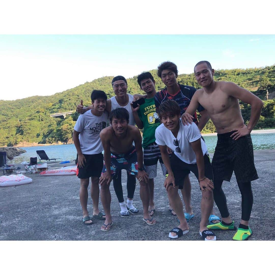 北野貴之さんのインスタグラム写真 - (北野貴之Instagram)「我が家から30分で行ける海。島根県の笹子ビーチ。えっ、沖縄の海！？ と思えるぐらい、晴れた日の透明感は凄いです！  #まだまだ#海」8月28日 23時35分 - takashi_kitano