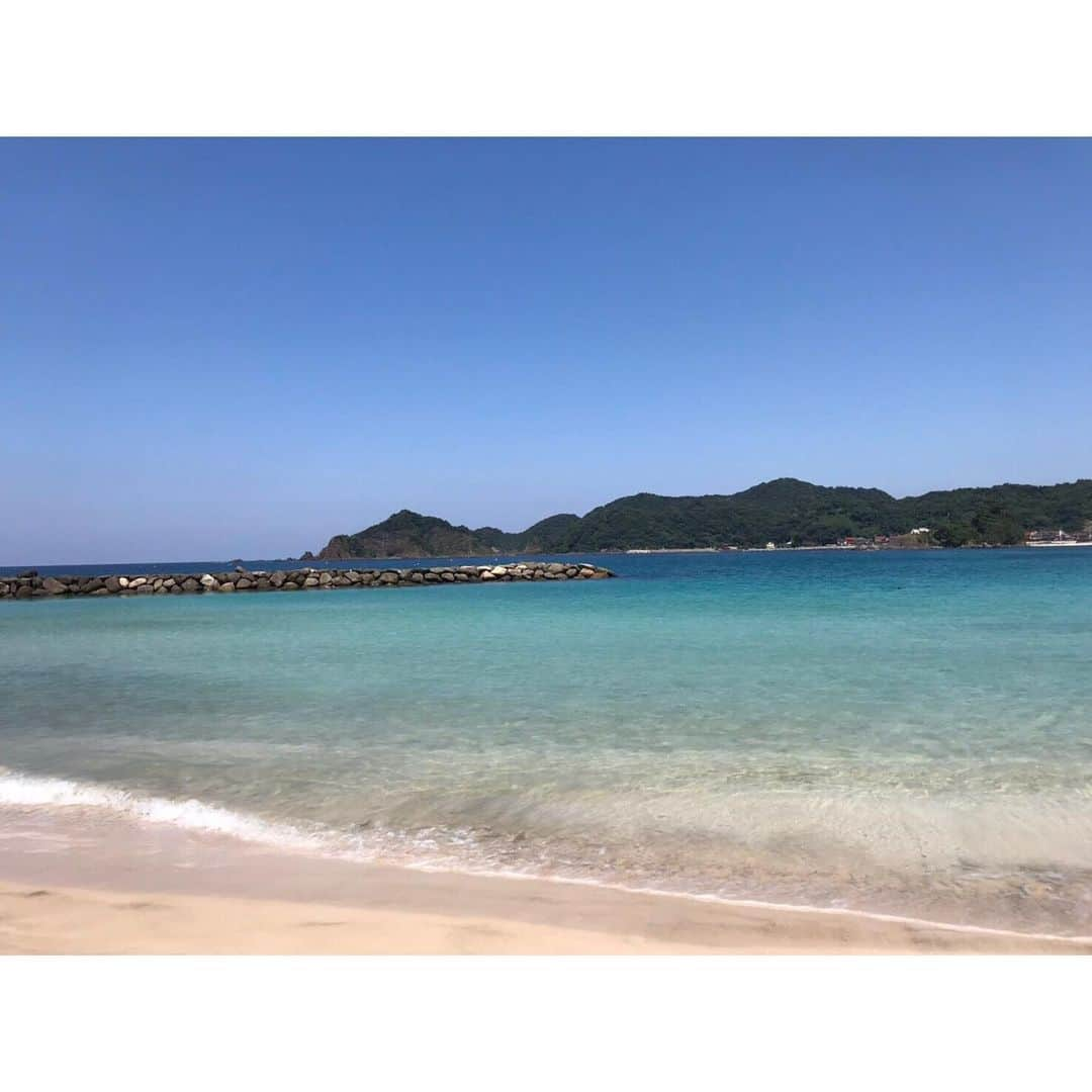 北野貴之さんのインスタグラム写真 - (北野貴之Instagram)「我が家から30分で行ける海。島根県の笹子ビーチ。えっ、沖縄の海！？ と思えるぐらい、晴れた日の透明感は凄いです！  #まだまだ#海」8月28日 23時35分 - takashi_kitano