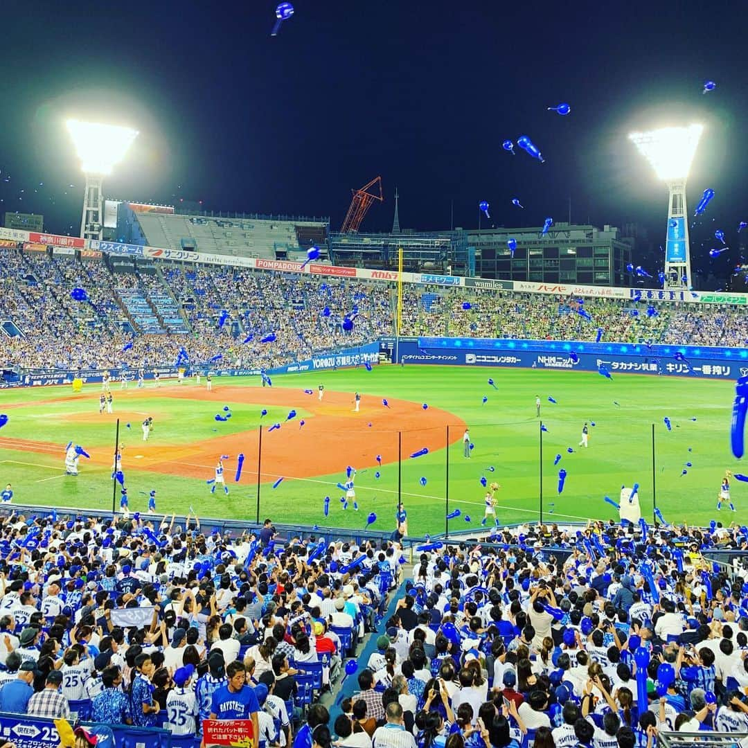 相川七瀬さんのインスタグラム写真 - (相川七瀬Instagram)「今日は浜スタに行って来ました。 いやぁ、熱い熱い戦い。 延長12回で勝った😭⚾️ 両者譲らないゲームで 本当に素晴らしい戦いでした😭  #横浜ベイスターズ」8月28日 23時35分 - nanasecat