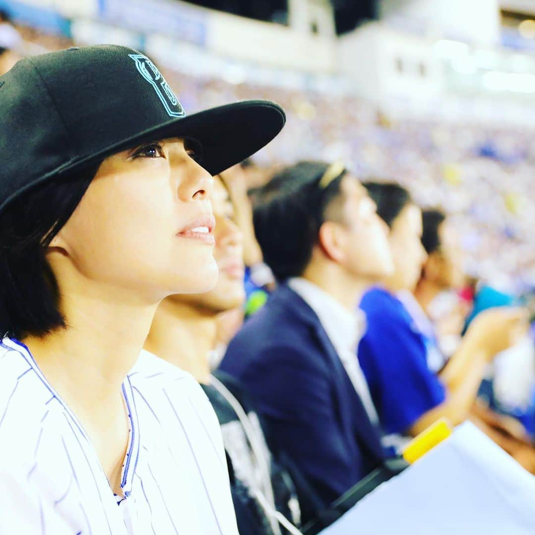 相川七瀬さんのインスタグラム写真 - (相川七瀬Instagram)「今日は浜スタに行って来ました。 いやぁ、熱い熱い戦い。 延長12回で勝った😭⚾️ 両者譲らないゲームで 本当に素晴らしい戦いでした😭  #横浜ベイスターズ」8月28日 23時35分 - nanasecat