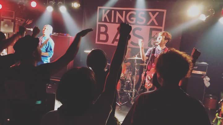 のインスタグラム：「i love to sing this one 'cuz it feels fuckin' good! don't stop tryin' what you want no matter what every one else says. They Can't Fuckin' Take Responsibilities at all!  #Live #Lets #Stay #Singing #VanishingCity #Forever #and #StayPunkForever #with #TheStarbems」