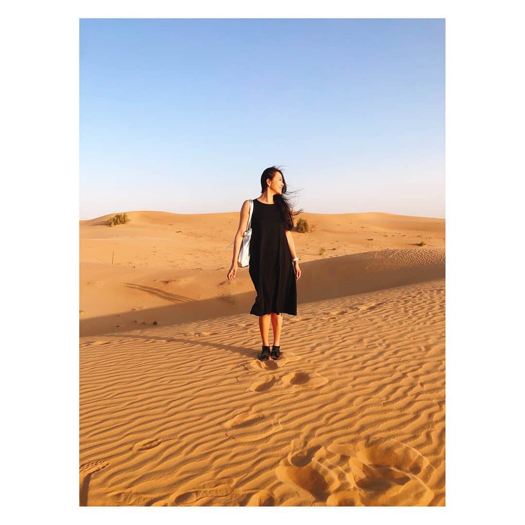 植田早紀さんのインスタグラム写真 - (植田早紀Instagram)「I was impressed by  the power of nature in Dubai dessert.  一面の砂漠。自然の力に感動。 ・ ・ #dessertsafari #dubai #unitedarabemirates」8月28日 23時39分 - sakipersil