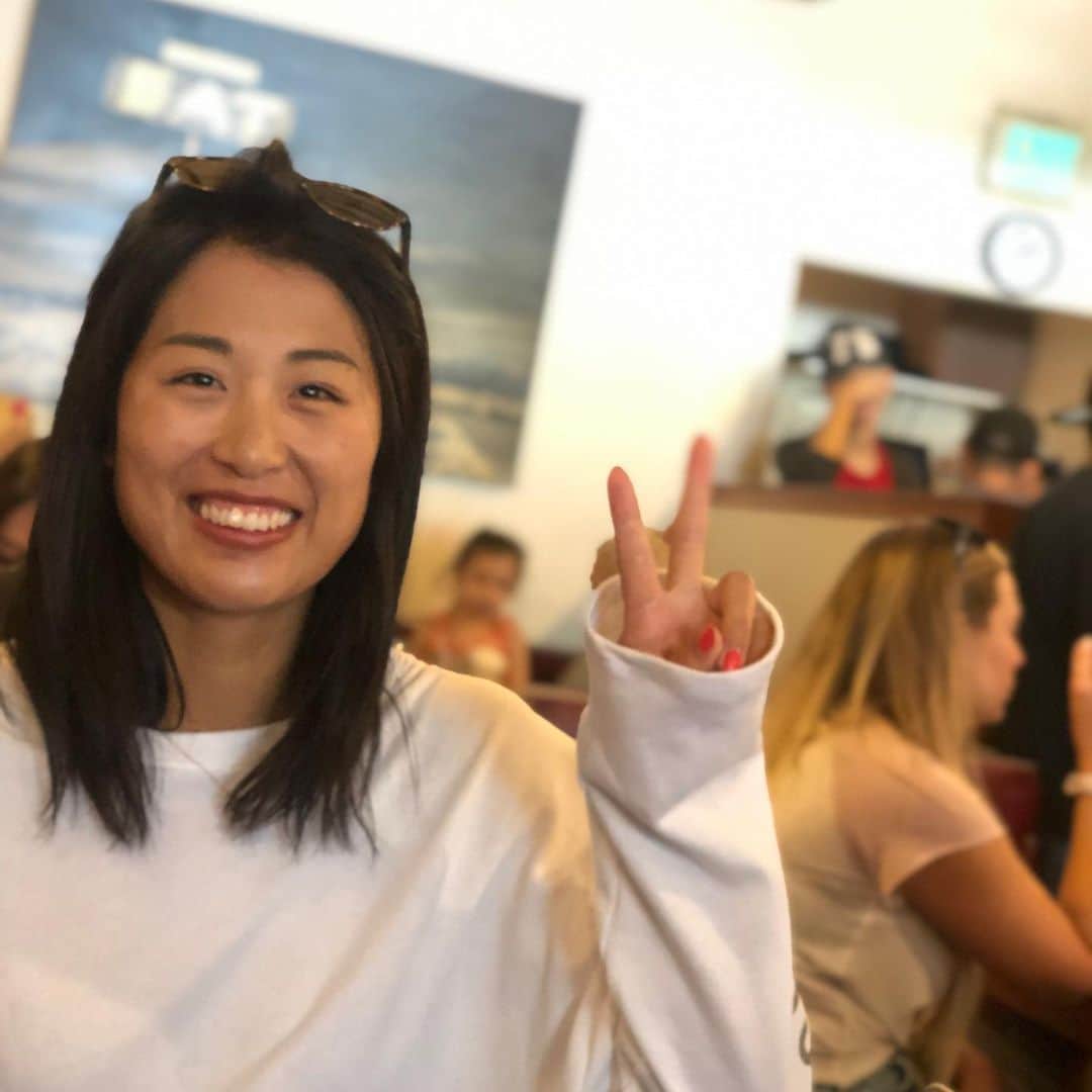 のインスタグラム：「Happy birthday @suzukahashimoto 🥳🎂中国でのバースデー🎉沢山の経験をして笑顔溢れる素晴らしい一年になりますように🤞💚 ちなみに、8/20はタケさんの誕生日でした〜🐈❤️ #birthdaygirl #828 #820」