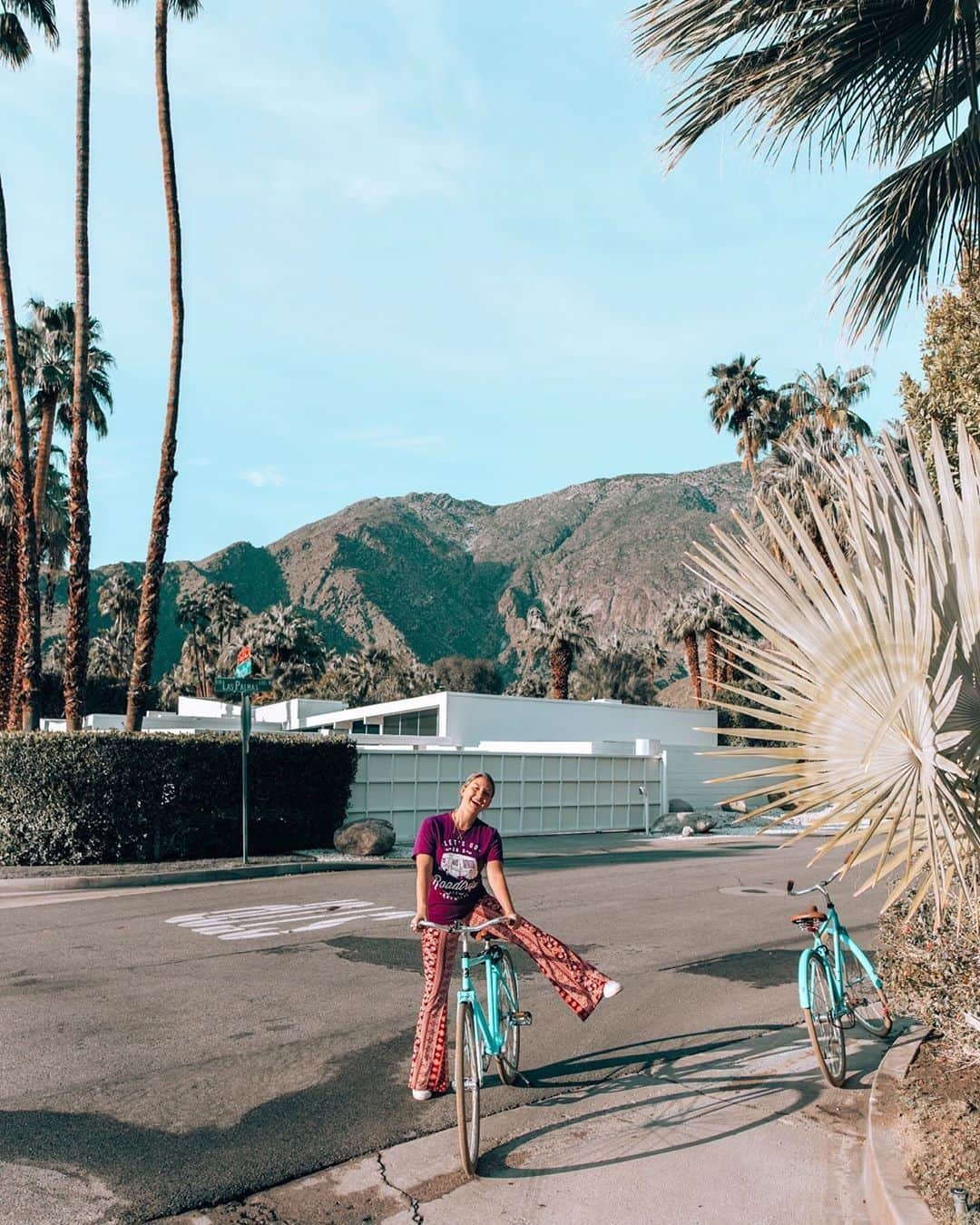 Visit The USAさんのインスタグラム写真 - (Visit The USAInstagram)「“Just your average street in Palm Springs! Borrowed bikes from our hotel and rode around for a morning. There’s pretty much a view of the mountains at every turn.” Sounds like a fantastic way to spend the morning! 📷: @nytoanywhere #VisitTheUSA」8月29日 0時00分 - visittheusa