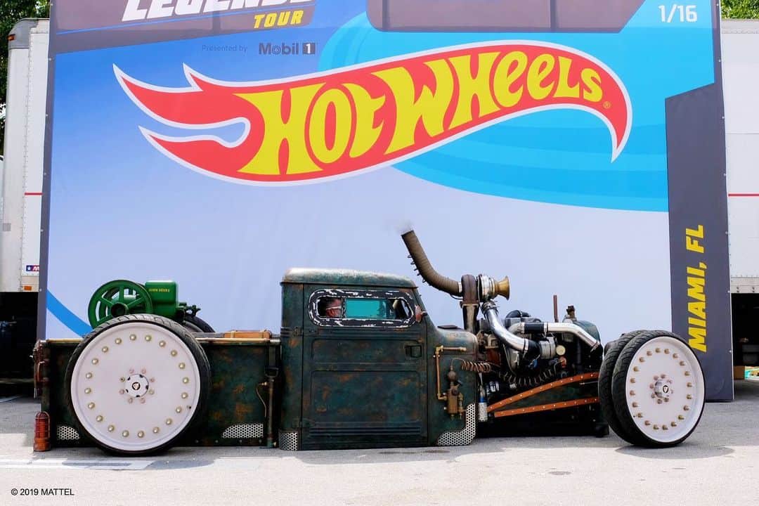 Hot Wheelsさんのインスタグラム写真 - (Hot WheelsInstagram)「What a RIDE! We’re officially halfway through the Hot Wheels Legends Tour, and we can’t get enough of the creativity, authenticity, and garage spirit our participants have put into ALL of these custom cars 🔥 Swipe for a peek at the iconic rides that are well on their way to becoming an official Hot Wheels die-cast legend, and onto the second half of the tour! 🙌🏻🏎」8月29日 0時00分 - hotwheelsofficial