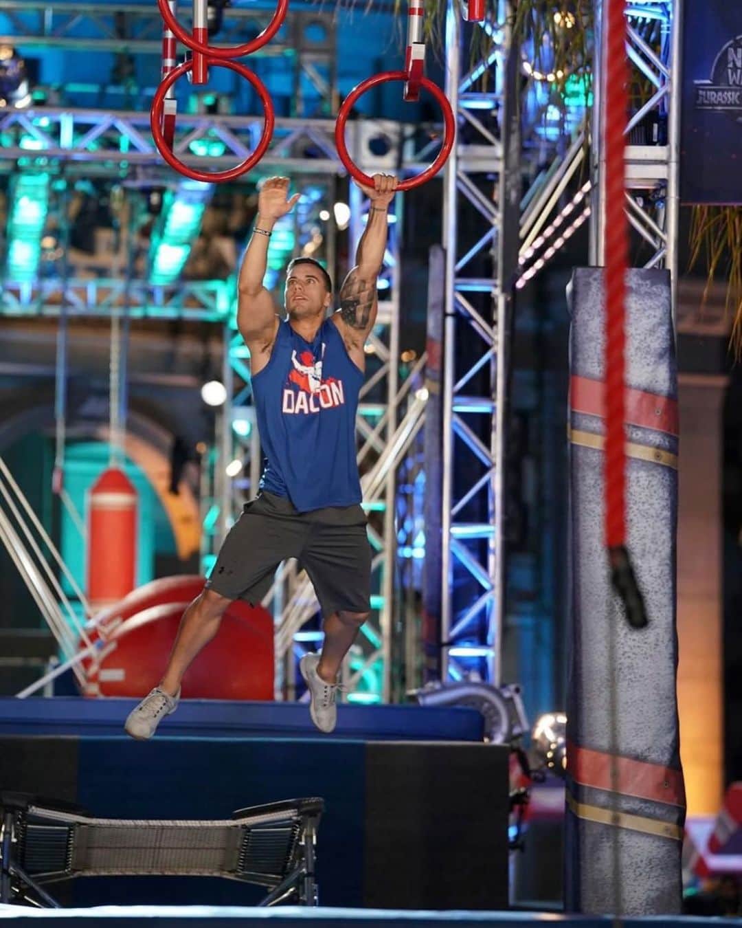 のインスタグラム：「Just trying to hang in there the rest of the week 😂  #NinjaWarrior #Ninja #Humpday」