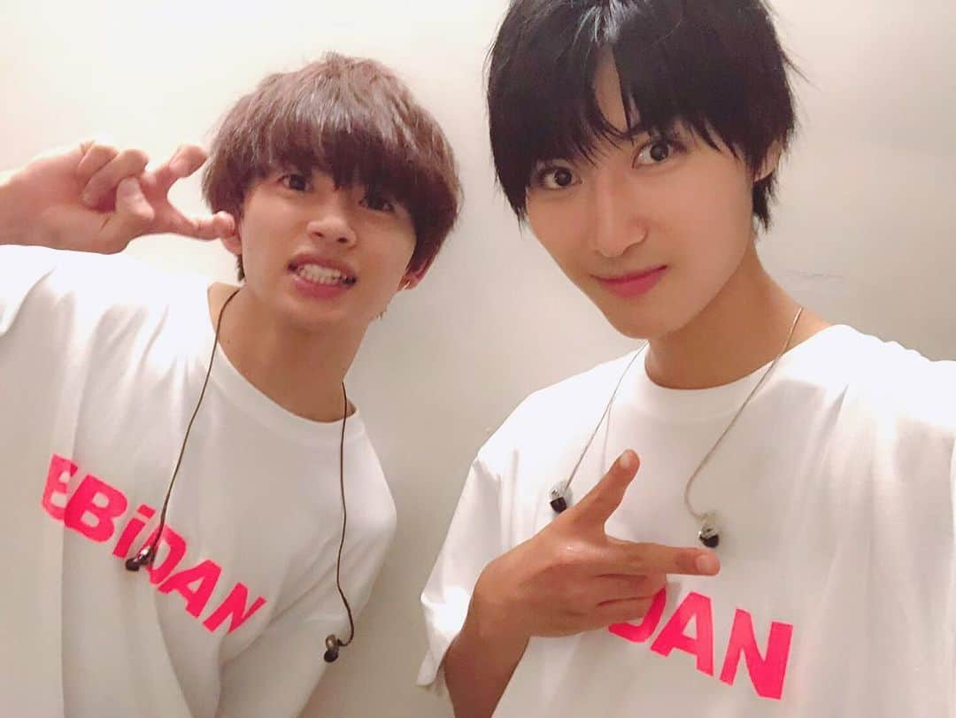 飯島颯さんのインスタグラム写真 - (飯島颯Instagram)「EBiDAN THE LIVE 2019 初日ありがとうございました！ 今日のオフショットだよ  直弥くんはコンビニ★ドラゴン俺役ありがと〜かっこよかったよ  #EBiDAN#超特急#M!LK#ONE N' ONLY#superdragon」8月28日 23時57分 - hayate_kumakun_official