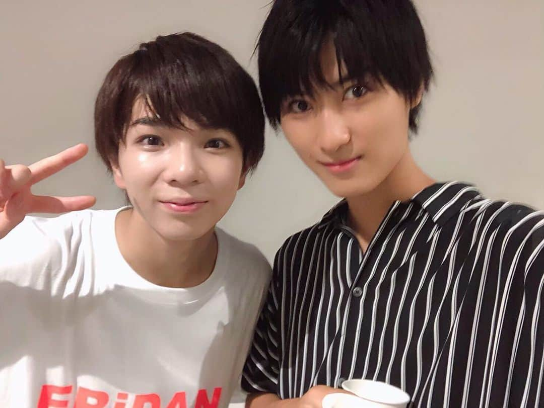 飯島颯さんのインスタグラム写真 - (飯島颯Instagram)「EBiDAN THE LIVE 2019 初日ありがとうございました！ 今日のオフショットだよ  直弥くんはコンビニ★ドラゴン俺役ありがと〜かっこよかったよ  #EBiDAN#超特急#M!LK#ONE N' ONLY#superdragon」8月28日 23時57分 - hayate_kumakun_official