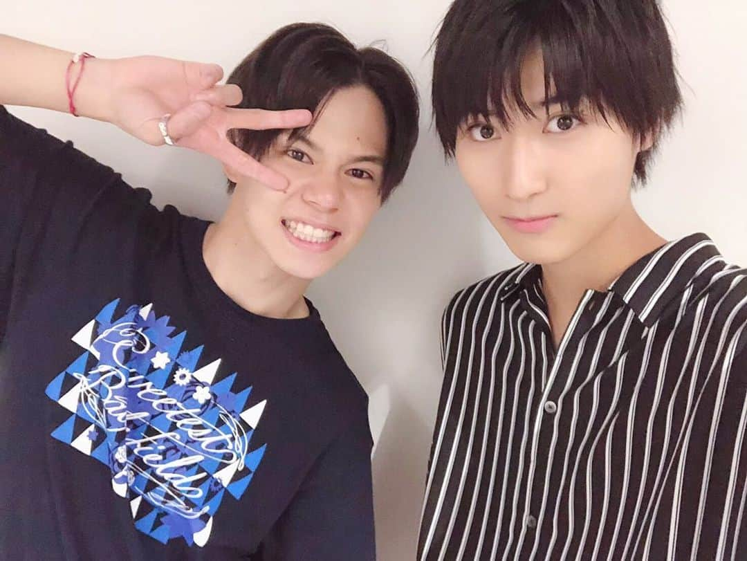 飯島颯さんのインスタグラム写真 - (飯島颯Instagram)「EBiDAN THE LIVE 2019 初日ありがとうございました！ 今日のオフショットだよ  直弥くんはコンビニ★ドラゴン俺役ありがと〜かっこよかったよ  #EBiDAN#超特急#M!LK#ONE N' ONLY#superdragon」8月28日 23時57分 - hayate_kumakun_official