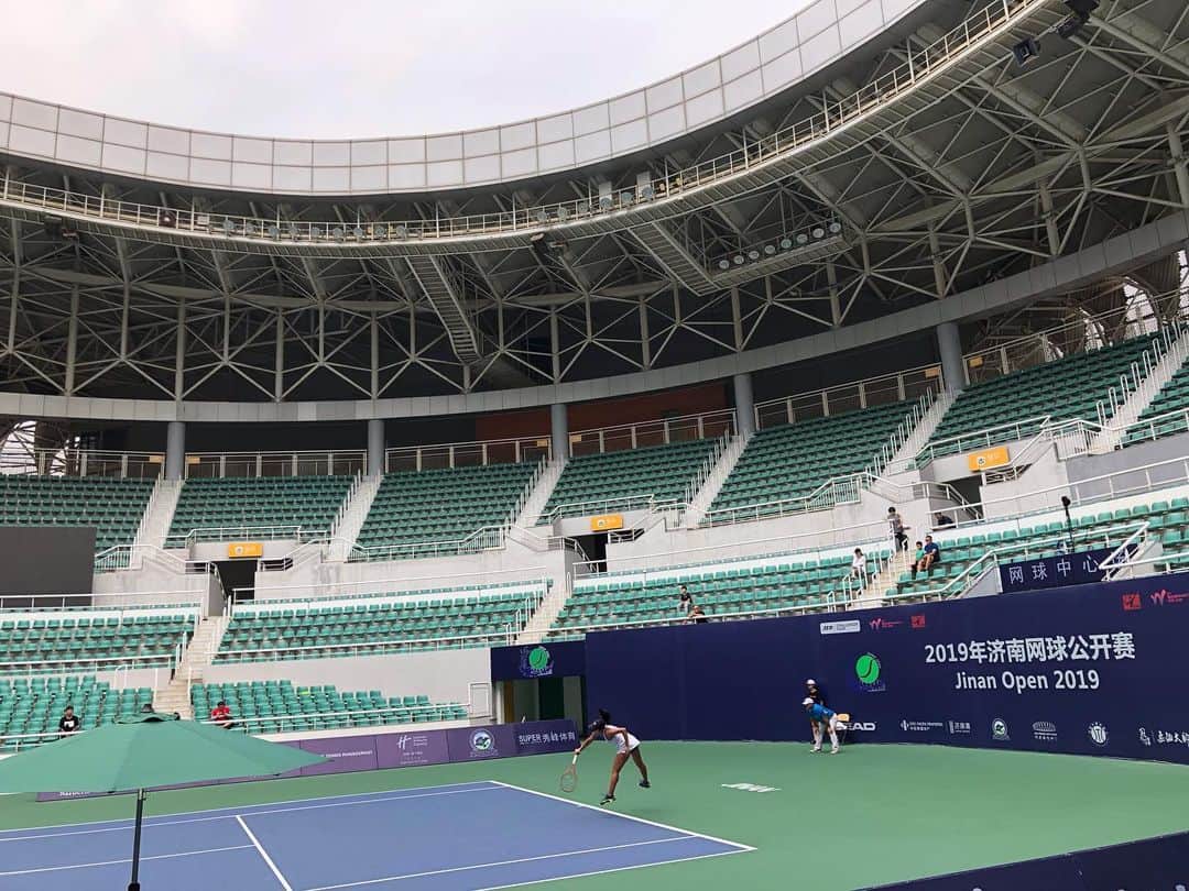 奥野彩加さんのインスタグラム写真 - (奥野彩加Instagram)「Learn and grow💨🎾🌪🏃‍♀️ #ontothenext  毎日が早〜い！ 経験してしっかり学ぼう。 #中国 ライフ #明日は次の週へ移動 🇨🇳💨 • • #テニス #トレーニング #アスリート #筋トレ #筋トレ女子 #スポーツ #tennis #sports #life #gym #training #fitness #fit #athlete #japanese #smile #tennisplayer #work #테니스 #연습 #훈련 #스포츠  #운동 #love」8月28日 23時57分 - ayakaokuno