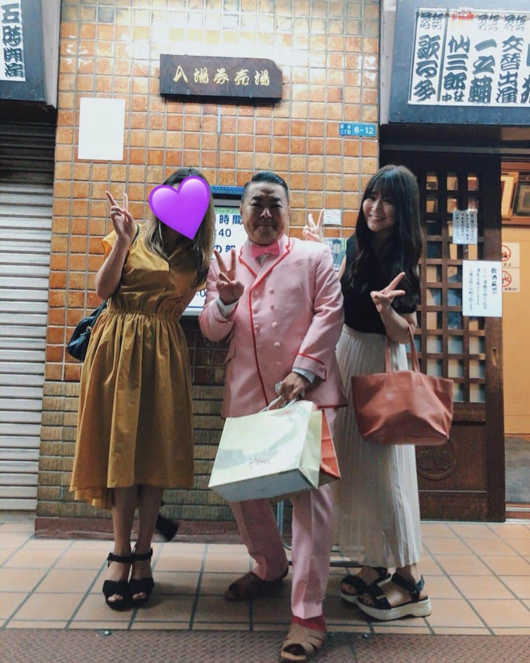 のインスタグラム：「ダイノジさん25周年おめでとうございます🏆🙌 DJダイノジさんではなく、お笑い芸人のダイノジさんでした👏🏻 もう出会ってから5年以上は経っておるんですね⚑⁎∗ . . . #ダイノジ #吉本坂46 #djダイノジ #おーちゃん #藤田早希 #バックアップ #役者 #女優 #俳優 #マルチタレント #タレント #モデル #ダンサー #コレオグラファー #sakifujita #さきちょり #newgatetokyo #東京 #渋谷 #ニューゲートトーキョー . . .」