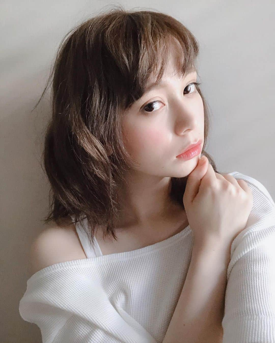 藤城アンナさんのインスタグラム写真 - (藤城アンナInstagram)「寝起きみたいなメイク。 ヘアセットはほぼ寝ぐせのままだったよ🍃」8月29日 0時18分 - annafujishirochan