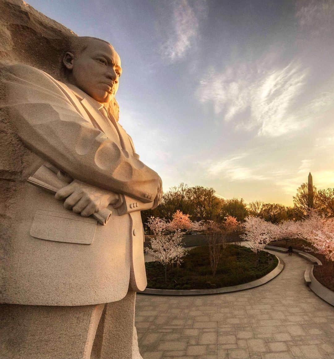 アメリカ内務省さんのインスタグラム写真 - (アメリカ内務省Instagram)「A pivotal moment in American #history, the August 28, 1963 March on Washington for Jobs and Freedom brought together Civil Rights leaders and supporters in the shadow of the Lincoln Memorial to push for change. The culmination of the historic day was Dr. Martin Luther King, Jr.’s famous “I Have A Dream” speech. Speaking to a crowd of over 250,000 on the #NationalMall and Memorial Parks and millions watching on TV, Dr. King expressed his hope that one day “we will be able to transform the jangling discords of our nation into a beautiful symphony of brotherhood.” Photo of the Martin Luther King, Jr. Memorial @nationalmallnps courtesy of Buddy Secor. #WashingtonDC #travel #FindYourPark #usinterior」8月29日 0時22分 - usinterior