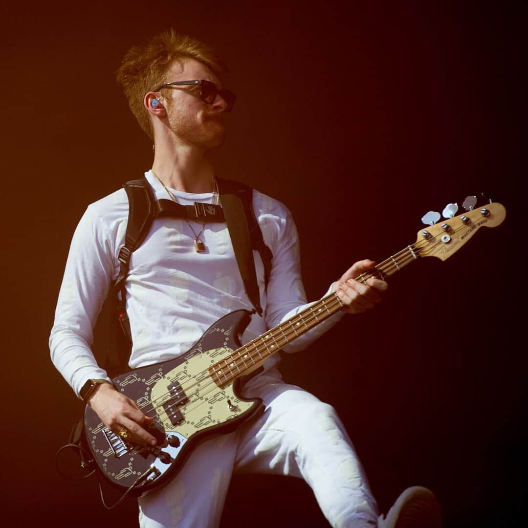 Fender Guitarさんのインスタグラム写真 - (Fender GuitarInstagram)「Leeds Festival was EPIC last weekend!  Also check out our Story Highlights to relive all the action.  @twentyonepilots @andtherattlesnakes @royalblooduk @finneas @foofighters @entershikari @thejapanesehouse @youmeatsixofficial @yungblud @freenationals @officialrandl 📸 - @olliemillington」8月29日 0時52分 - fender