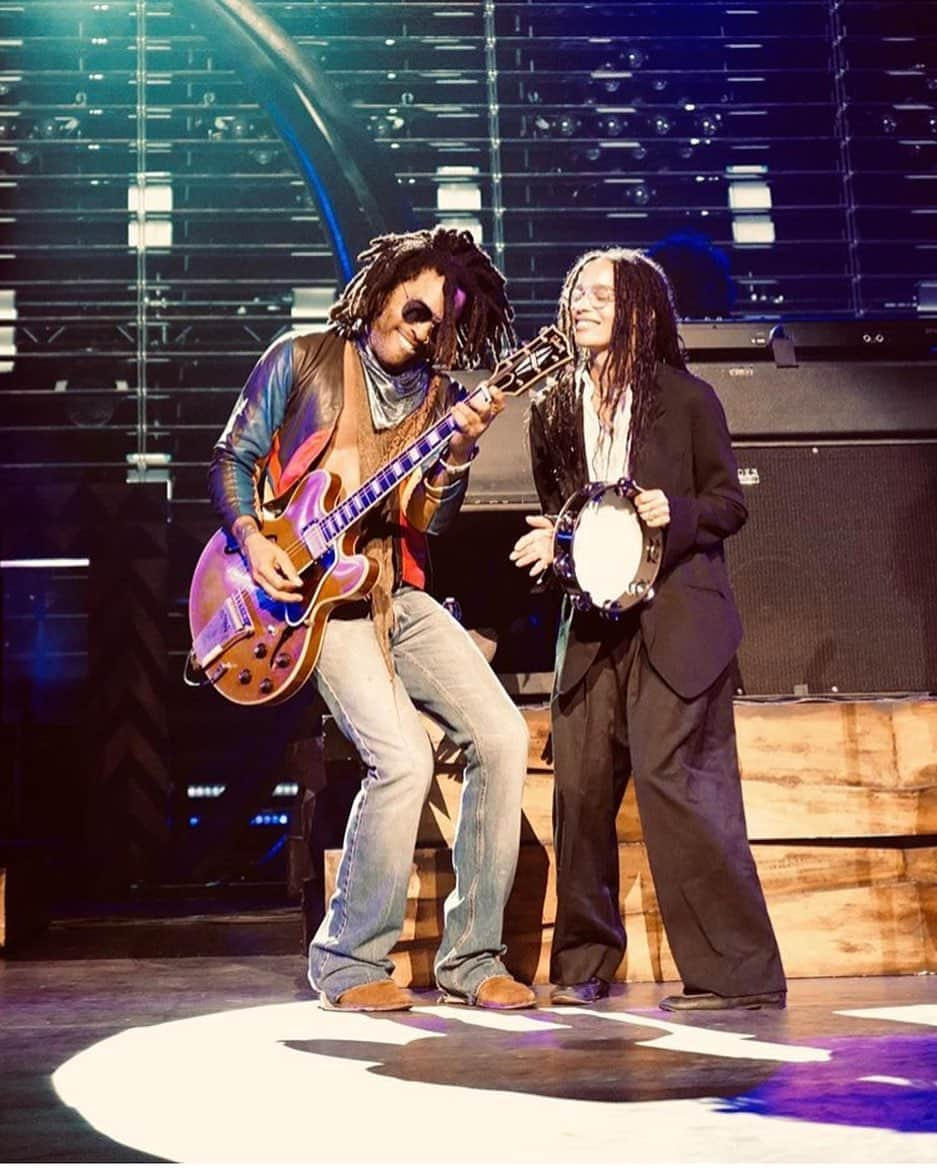 ゾーイ・クラヴィッツさんのインスタグラム写真 - (ゾーイ・クラヴィッツInstagram)「way to #raisevibration ... so proud of you @lennykravitz ...your shows are a true prayer to love  #letloverule ♥️」8月29日 0時49分 - zoeisabellakravitz