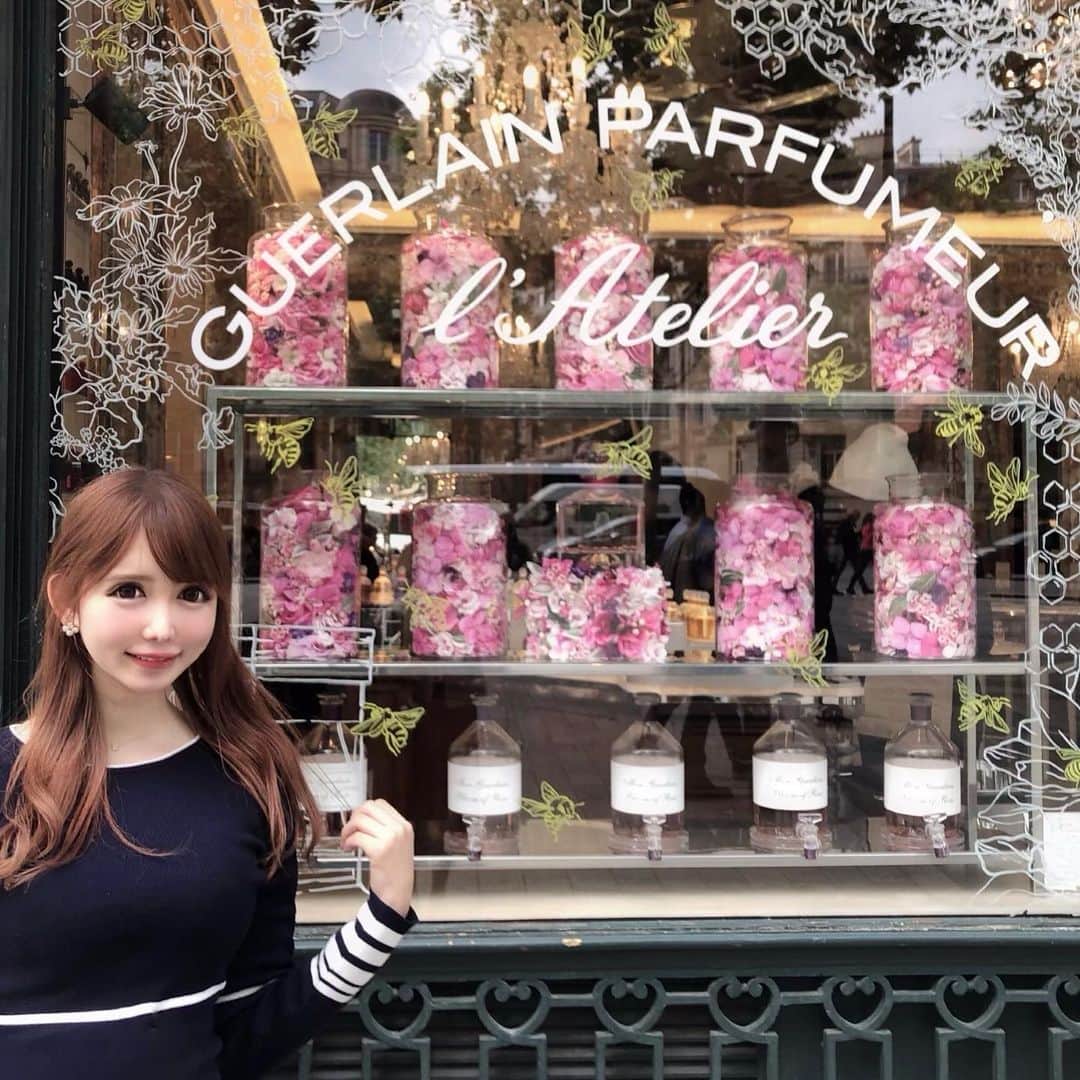 のインスタグラム：「シャンゼリゼ通りの可愛かったお店🌸 載せてない写真が溜まってる...🐰 ・ ・ #旅行 #キャバ嬢 #キャバクラ #インスタ映え #フラワー #かわいいお店 #シャンゼリゼ通り #🇫🇷 #✈️ #フランス #歌舞伎町 #新宿 #六本木 #中洲 #🌸」
