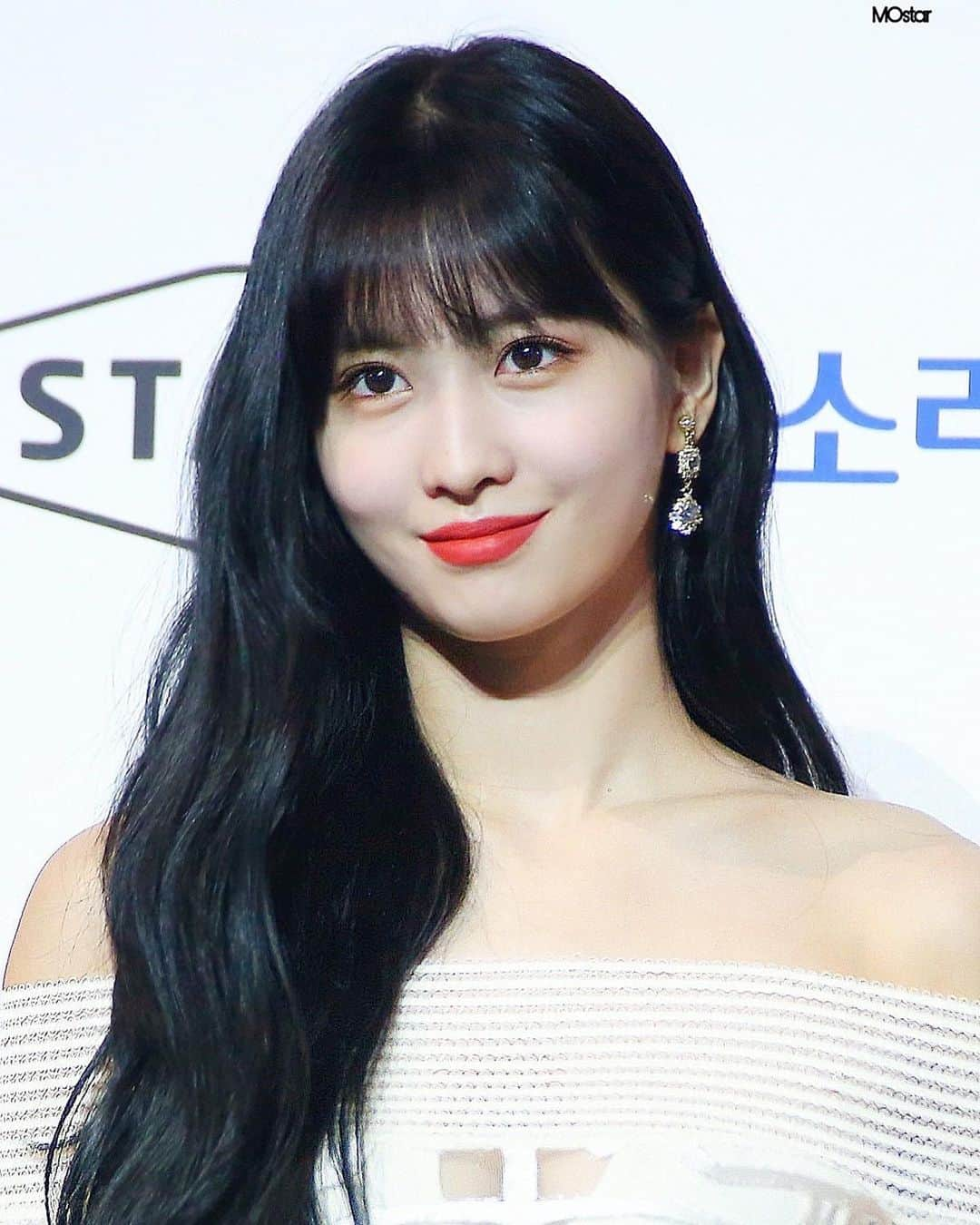 モモさんのインスタグラム写真 - (モモInstagram)「♡ [Fantaken] 190822 - 2019 Soribada Best K-Music Awards Blue Carpet -  #MOMO #트와이스 #모모 #平井もも #もも #TWICE © MOstar」8月29日 0時53分 - momojype