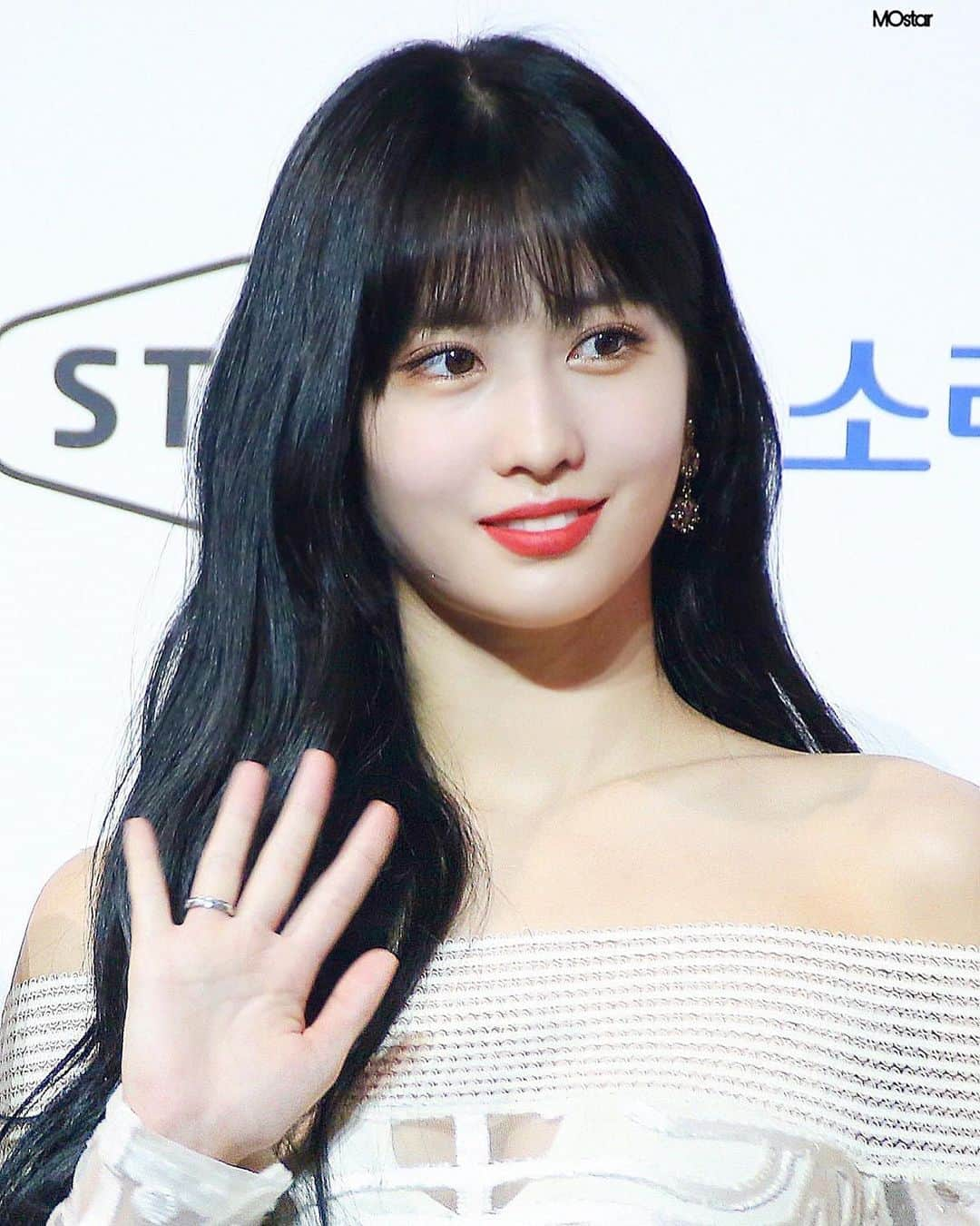 モモさんのインスタグラム写真 - (モモInstagram)「♡ [Fantaken] 190822 - 2019 Soribada Best K-Music Awards Blue Carpet -  #MOMO #트와이스 #모모 #平井もも #もも #TWICE © MOstar」8月29日 0時53分 - momojype