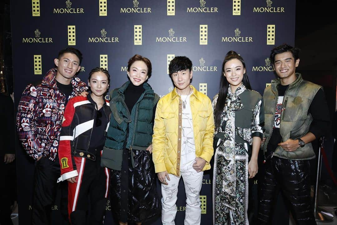 林俊傑さんのインスタグラム写真 - (林俊傑Instagram)「Thanks for having me @moncler !  Beautiful new collection and new flagship store! 感謝 @moncler 盟可睐 的邀請，見證了全世界第一間以Moncler招牌紋路為設計風格的旗艦店！  #MonclerGenius #Moncler1952」8月29日 0時54分 - jjlin