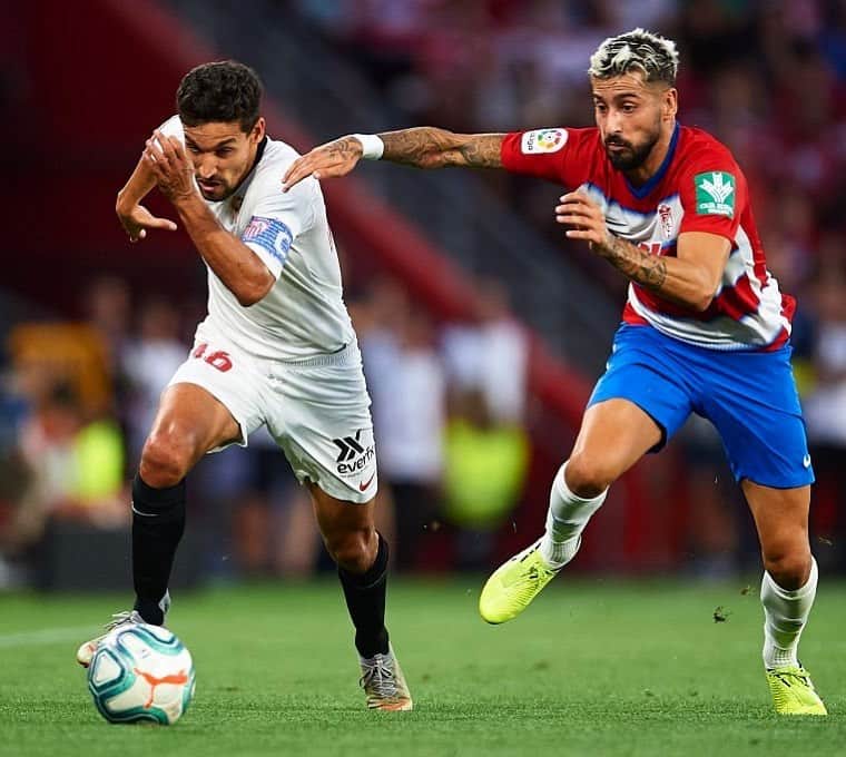 アルバロ・バディージョのインスタグラム：「🏃🏻‍♂️🔴⚪️ #VamosGranada #Eternalucha #Aporelproximo #EspanyolGranada」