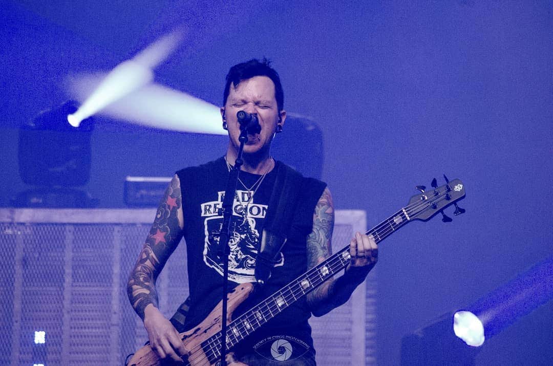 ヒンダーのインスタグラム：「We CAN'T WAIT to see you all again next week! Buy your tickets now on www.hindermusic.com 📸: @sicphotographs」