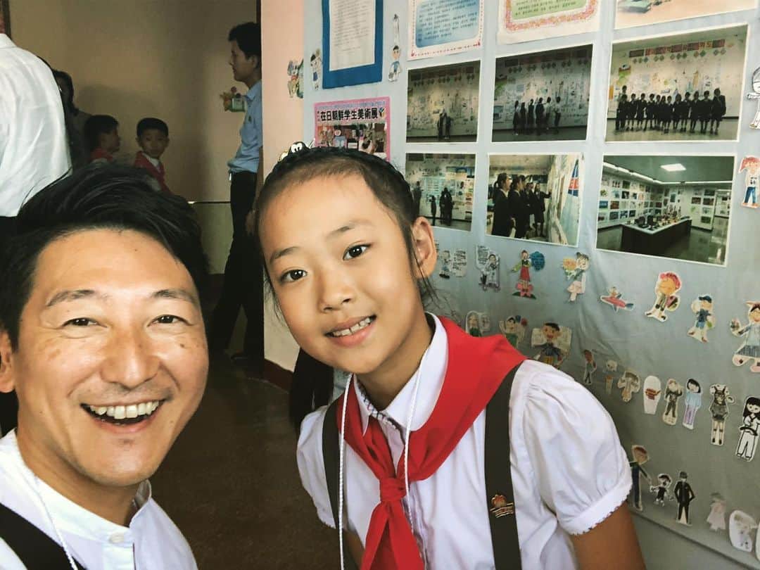 堀潤のインスタグラム：「平壌、 ルンラ小学校。昨年に続いての再会。おぼえていてくれた。ありがとう。 #pyongyang」