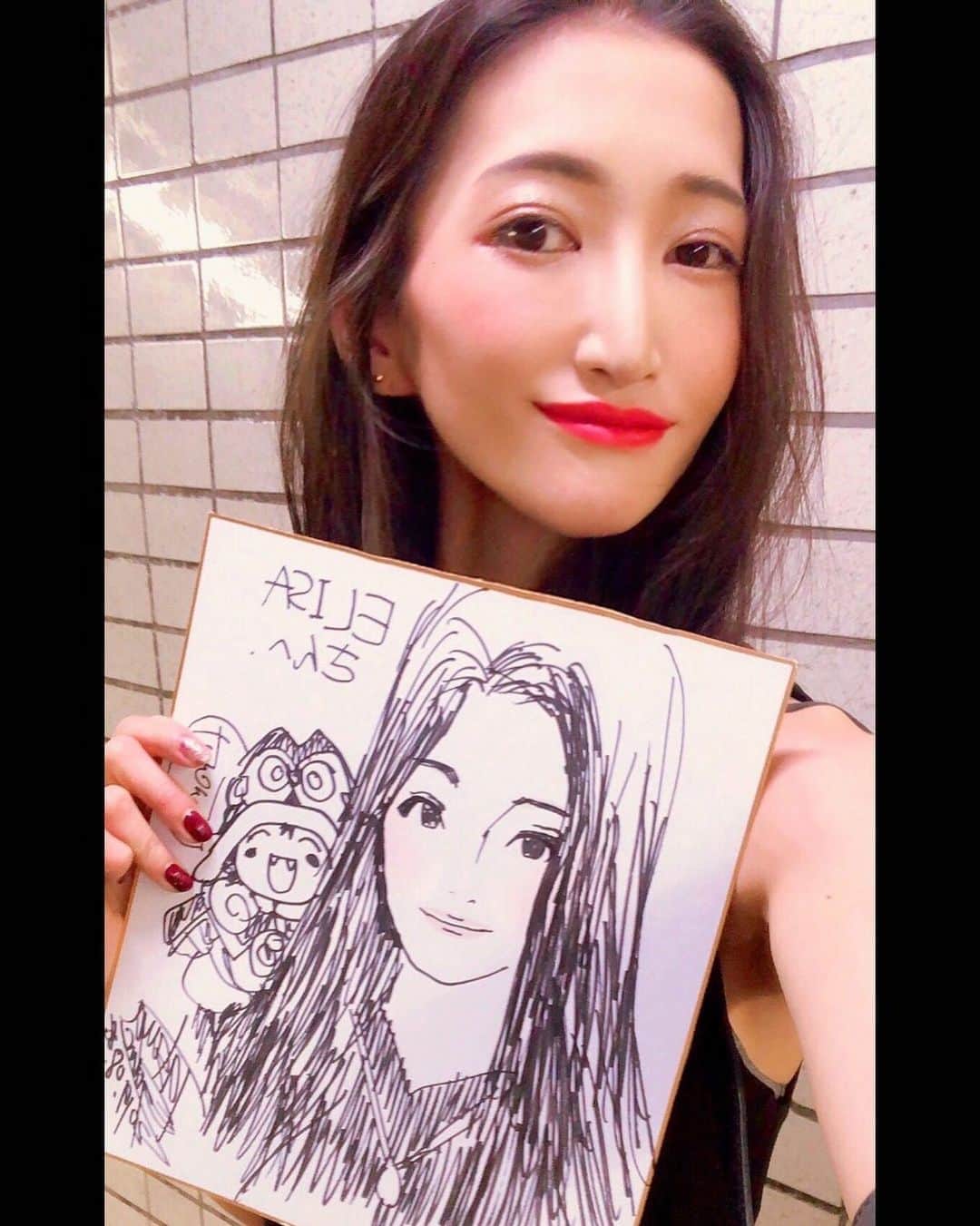 のインスタグラム：「江川達也さまに偶然お逢いし、 なんと恐縮ながらELISAの似顔絵と、タルるートくん描いていただきました😭❤️幸せいっぱい胸いっぱいのELISAです。 #江川達也 #タルるートくん #ELISA」