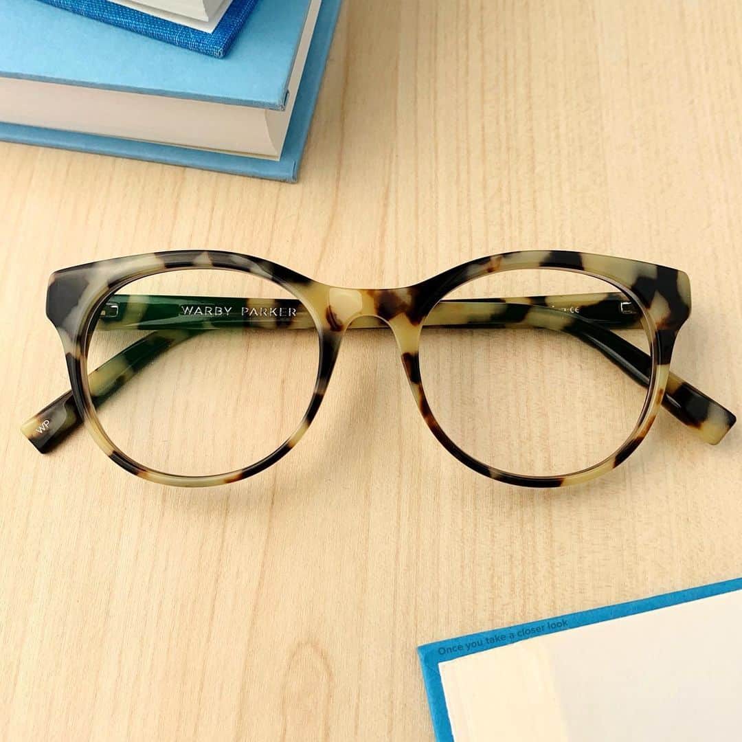 Warby Parkerのインスタグラム：「AND THE SCAVENGER HUNT WINNER IS: @fionaisnotapenguin! Thank you to everyone who participated—hope you had fun! 😉  To celebrate our Fall 2019 collection, we're hosting a scavenger hunt...on our @instagram account! All you have to do is find and DM us the secret message we've hidden in 4 of our Fall 2019 posts for a chance to win a pair of glasses from the collection 👓💫 (Hint, hint: The message is hidden in images that feature our new Fall 2019 frames—like this one! 😉—and you'll have to zoom-in 🔍🧐 to see it!) Good luck and happy searching 🤓 (Pictured here: Remy in Marzipan Tortoise.) . . . . . No purchase necessary. 50 U.S./DC, 18+. Enter by 8/30/19 at 11:59 A.M. ET. See official rules at warby.me/2zr4SXe for details. Void where prohibited.」