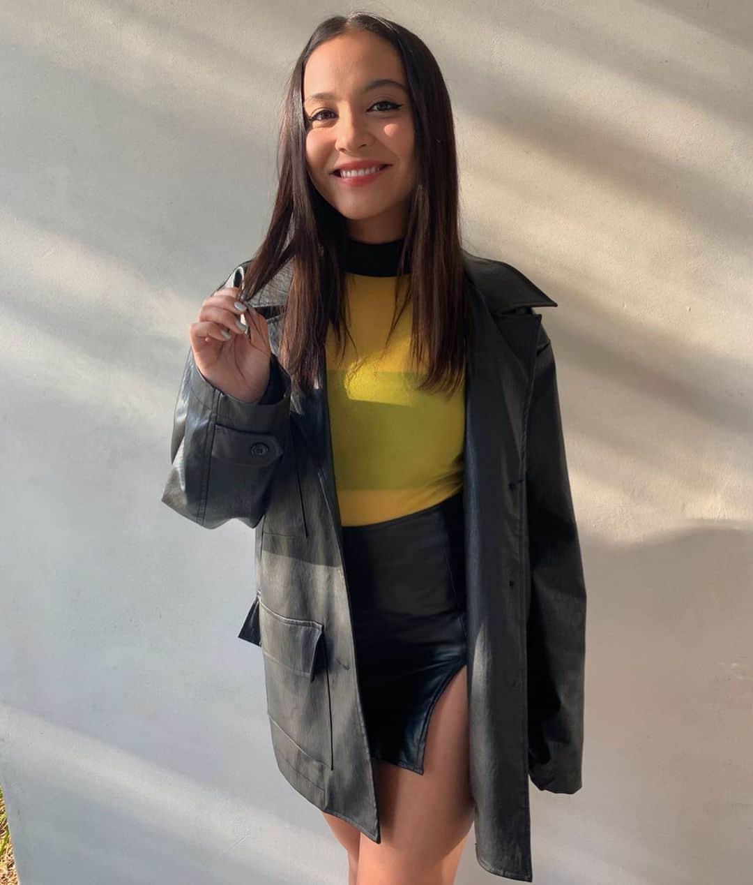 ステラ・ハジェンズのインスタグラム：「🖤💛 @fashionnova 💛🖤 happy hump day friendssss. talk to me, how are we all feeling?#sponsored」