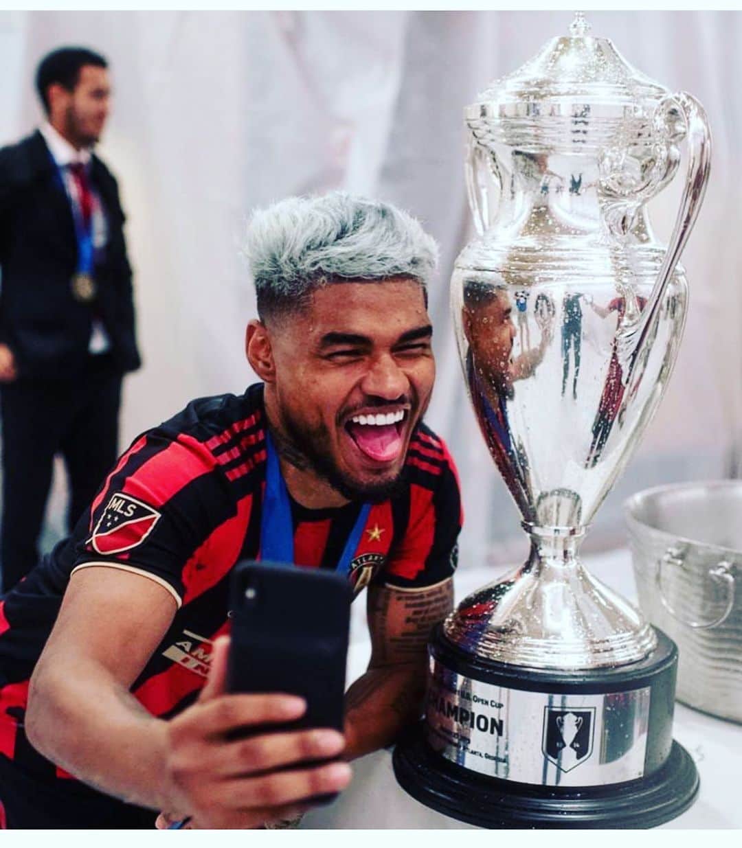 のインスタグラム：「The 👑 still champion 😡」