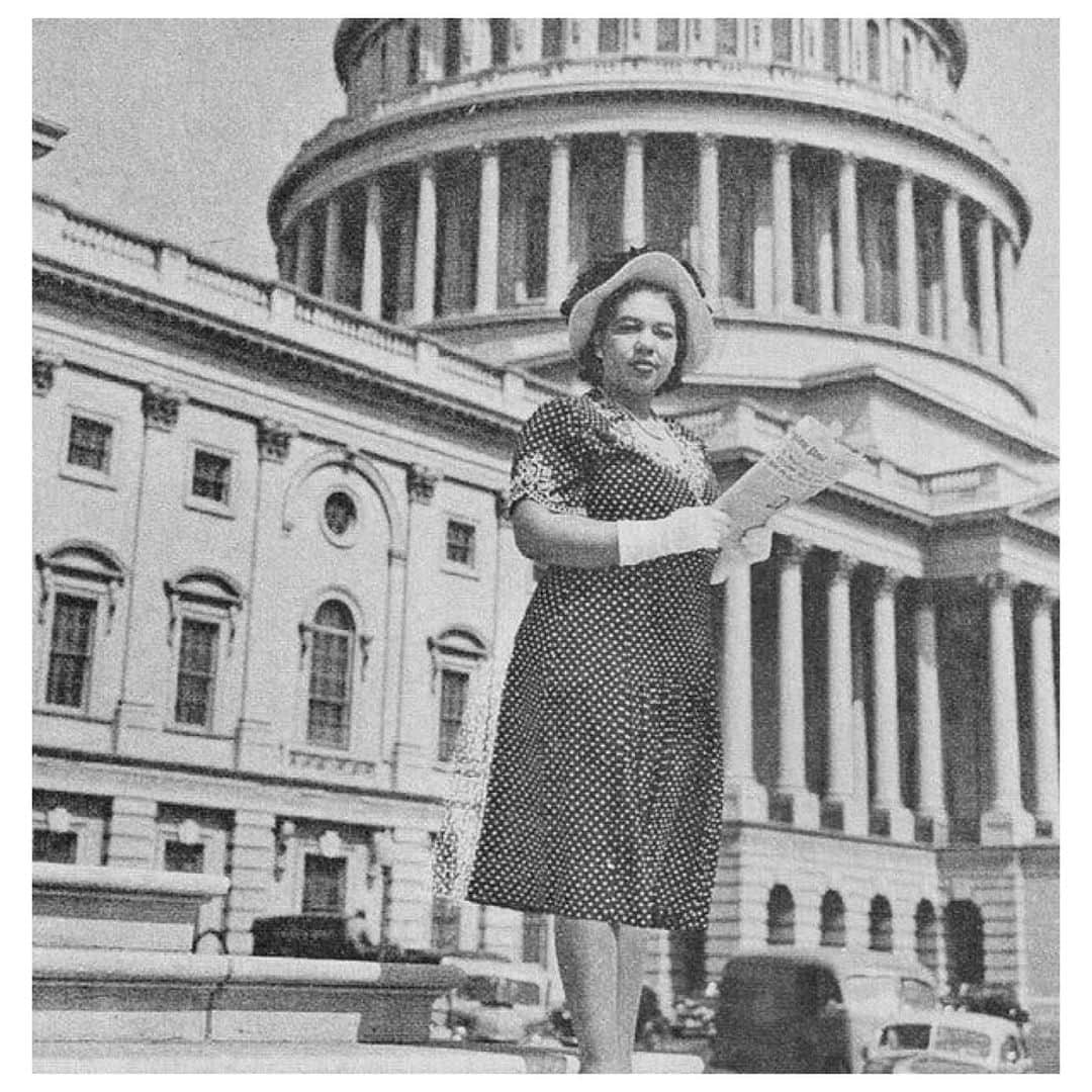 ションダ・ライムズさんのインスタグラム写真 - (ションダ・ライムズInstagram)「Alice Allison Dunnigan was an African-American journalist and civil rights activist.  She became the head of the Associated Negro Press Washington Bureau and spent 14 years filing stories printed in 112 African-American newspapers across the country.  She was the first African-American woman correspondent to receive White House credentials and the first black female member of the Senate and House of Representatives press galleries. Dunnigan was a barrier breaker and trailblazer for women in journalism and across the world. #InspirationWednesday photo credit: The New York Times」8月29日 1時49分 - shondarhimes