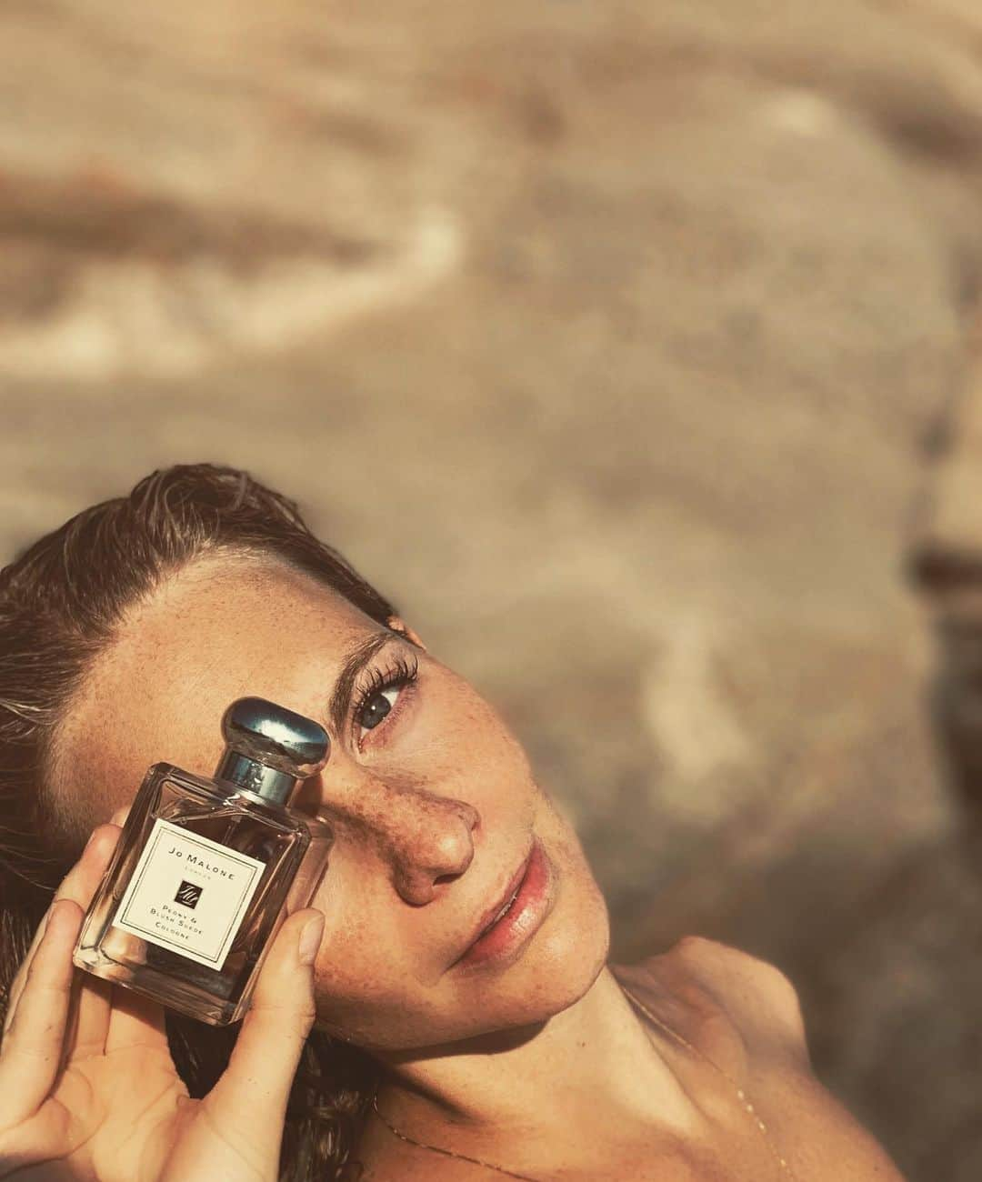 ポピー・デルヴィーニュさんのインスタグラム写真 - (ポピー・デルヴィーニュInstagram)「Peony & Blush Suede, you’ll always be my hero... #jomalonelondongirl #declareyourscent #fragrancecombining ✨ #Ad @jomalonelondon」8月29日 1時57分 - poppydelevingne