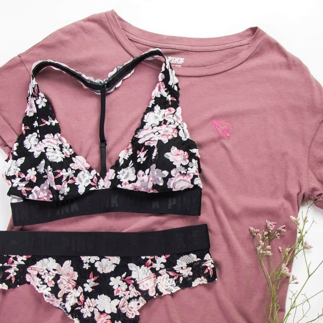 Victoria's Secret PINKさんのインスタグラム写真 - (Victoria's Secret PINKInstagram)「Good apart, even better together 👯‍♀️! Score $14.95 Bralettes & $14.95 Girlfriend Tees for Two Days Only! In store + at VSPINK.com. . . . 🇺🇸🇨🇦 (Prices in USD)」8月29日 2時00分 - vspink