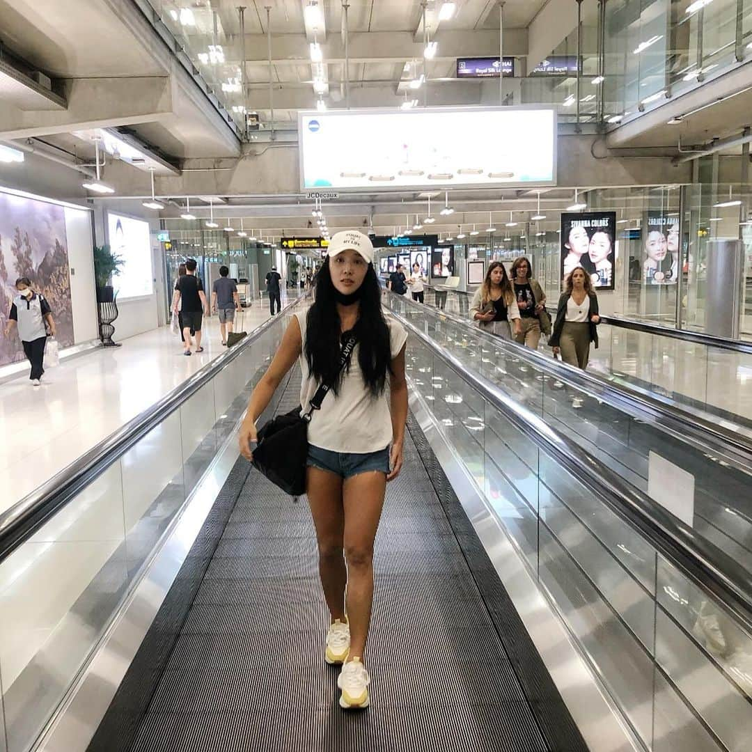 Areum Jungさんのインスタグラム写真 - (Areum JungInstagram)「Airport 😀. . . 도착 직후 돌아이스웩. . . #운동여행 #정아름 #질스튜어트스포츠 #gym #운동」8月29日 2時07分 - areumjung