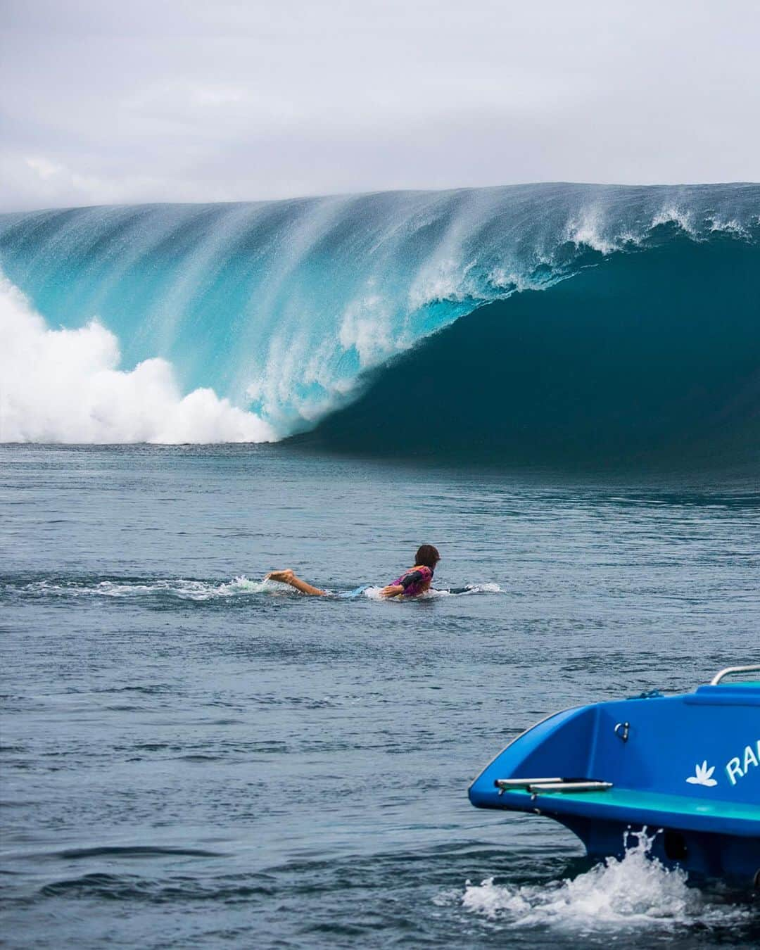 ビラボンさんのインスタグラム写真 - (ビラボンInstagram)「𝐀𝐮𝐠𝐮𝐬𝐭 𝟐𝟕, 𝟐𝟎𝟏𝟗: An incredible day for surfing, a terrible day for productivity.」8月29日 2時17分 - billabong