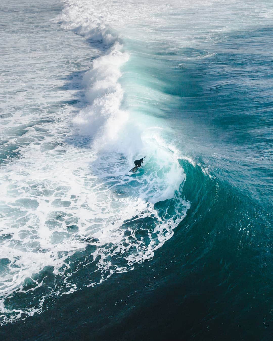 SNAPCHAT@JASONVANMIERTのインスタグラム：「The surf in Uluwatu pumps 🏄‍♂️」