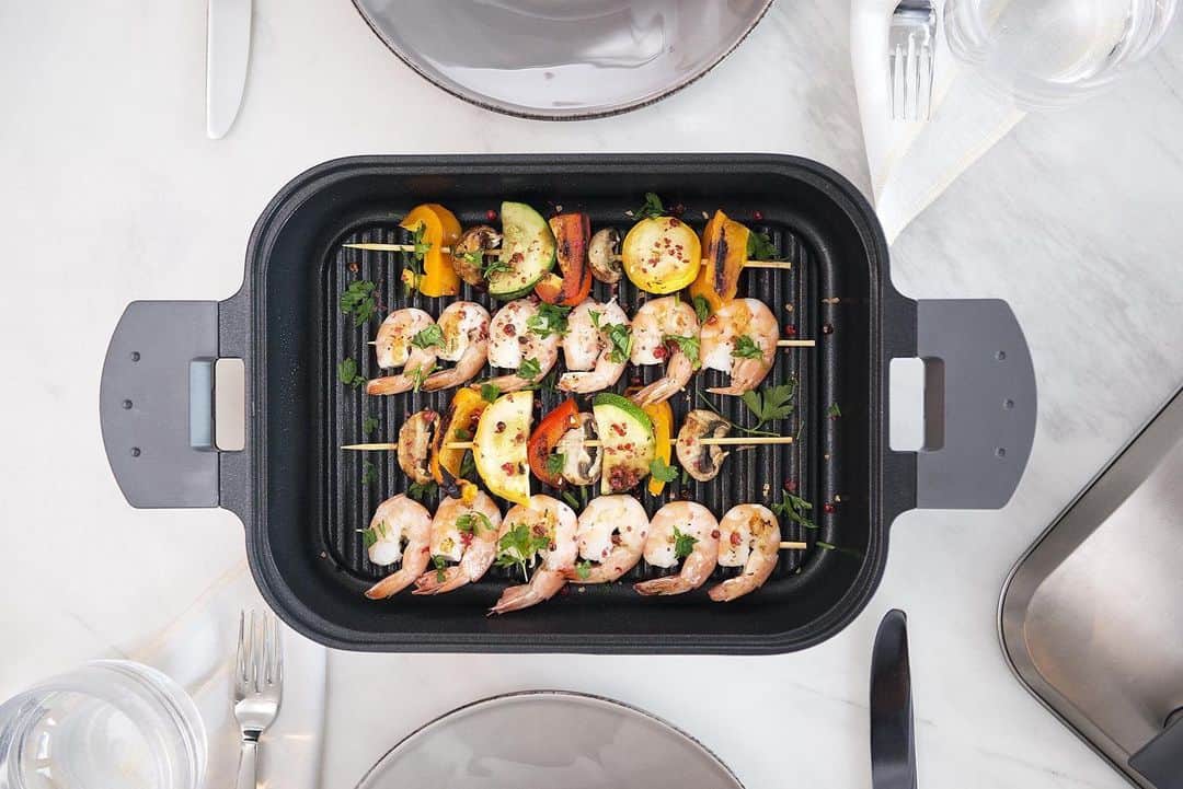 のインスタグラム：「Perfectly grilled shrimp kabobs 🍤 Shrimp kabobs are an easy way to give great grilled flavor to your food plus it's easier to do with the UCHICOOK! These are very easy to make and make a great appetizer served with salad or a rice dish for a sizzling backyard BBQ!  Enhance your kitchen experience ・www.uchicook.com ♨」