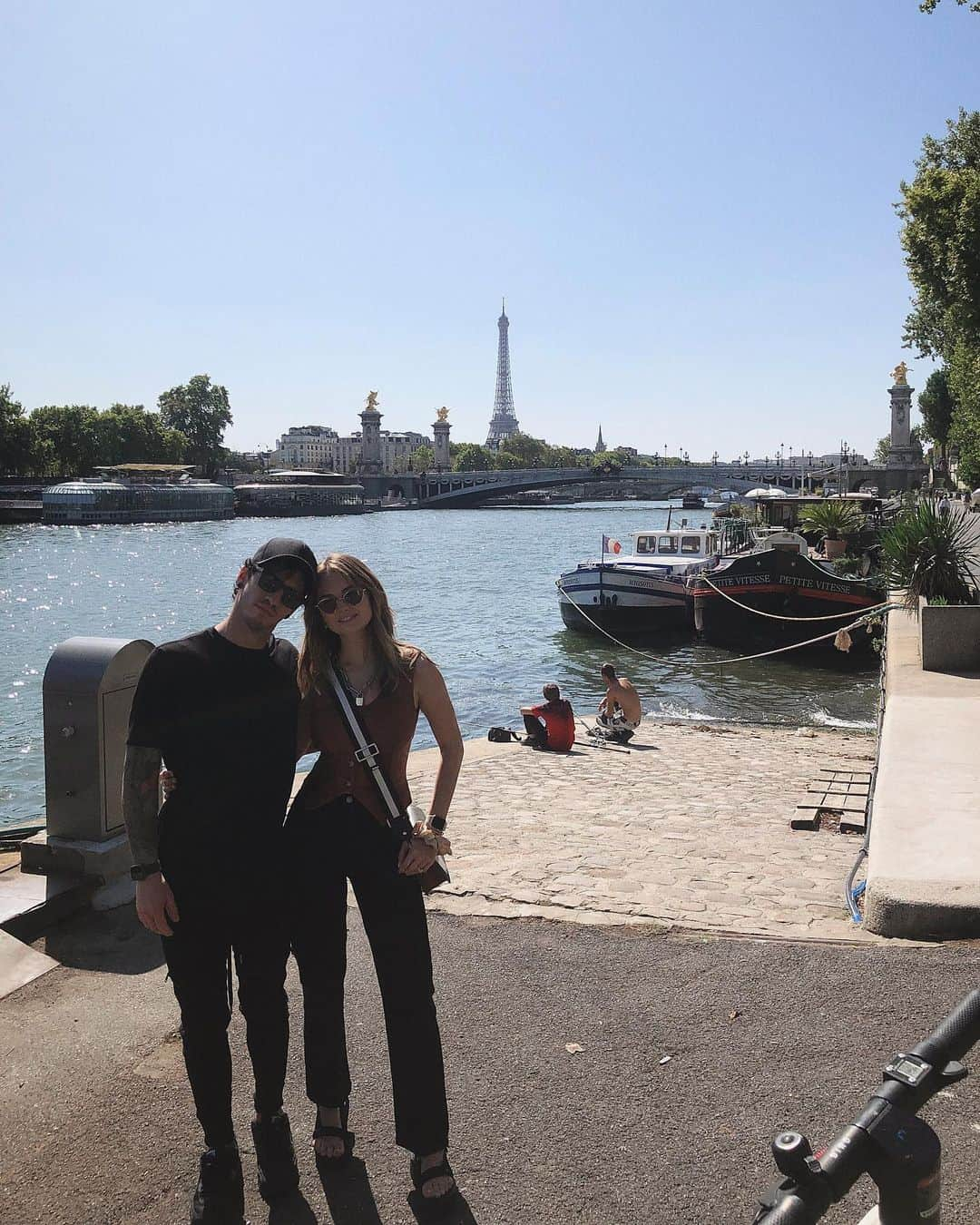 デビー・ライアンさんのインスタグラム写真 - (デビー・ライアンInstagram)「oops just thinking about when I made a break for paris and how my lover hopped on a train from work in brussels to wander/scoot/eat with me and we still caught the train to meet back up with the tour bus at his show in time (scroll for day to night)」8月29日 11時54分 - debbyryan