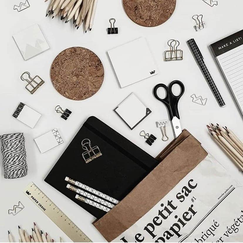 Target Australiaさんのインスタグラム写真 - (Target AustraliaInstagram)「Ideas take flight with Paper Crane. Thanks for sharing this beautiful shot @stilettos_and_bricks #papercranestationery #targetaus  Pictured:  To do list, $6 Paper clips, $4 Binder Clips, $5 Memo block, $6 B5 journal, $10 Coloured pencils, $8 Scissors, $4 Ruler, $2」8月29日 12時05分 - targetaus