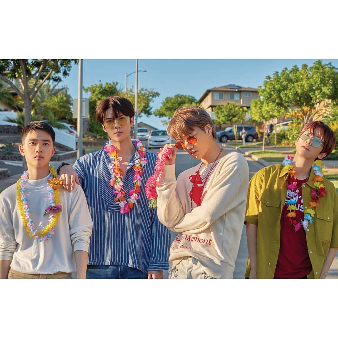 EXOさんのインスタグラム写真 - (EXOInstagram)「EXO 두 번째 하와이 화보집 'PRESENT ; the moment' 9/10(화) 발매! 🌴 하와이 곳곳을 여행하며 20대 청춘의 순간을 즐기는 EXO의 유쾌하고 활기찬 모습! 첫 번째 하와이 화보집과는 또 다른 EXO의 색다른 매력을 'PRESENT ; the moment' 를 통해 만나보세요! - EXO’s second Hawaii photobook 'PRESENT ; the moment' will be released on September 10th! 🌴 Check out the members enjoying their youth in the various sceneries of Hawaii! - #엑소 #EXO #weareoneEXO #PRESENT #PRESENT_the_moment」8月29日 12時00分 - weareone.exo