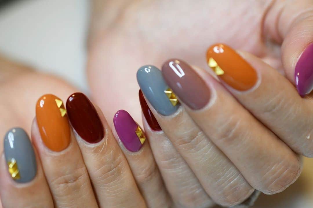 のインスタグラム：「. . 大阪市北区 梅田.中崎町.駅から徒歩7分🚶‍♀️ CADENAS nail eyelash  マツエクアカウント @cadenaseyelash LINE:@ cadenas 🆔検索🙋‍♀️ tel:06-4792-8617. cadenas.nail@gmail.com. . #ネイル #ジェルアート #大人かわいい #梅田ネイル #堂山町 #大人ネイル #個性派ネイル #クリアネイル #ジェルネイル #nail #notd #ニュアンスネイル #instanail #ワンカラー #秋ネイル  #ネイルデザイン #ongels #美甲 #osaka  #ジェルデザイン #cadenas #指甲 #Autumn #Insatnails #fashion #シアーネイル #うる艷ネイル #トレンドネイル  #秋カラー #秋カラーネイル」