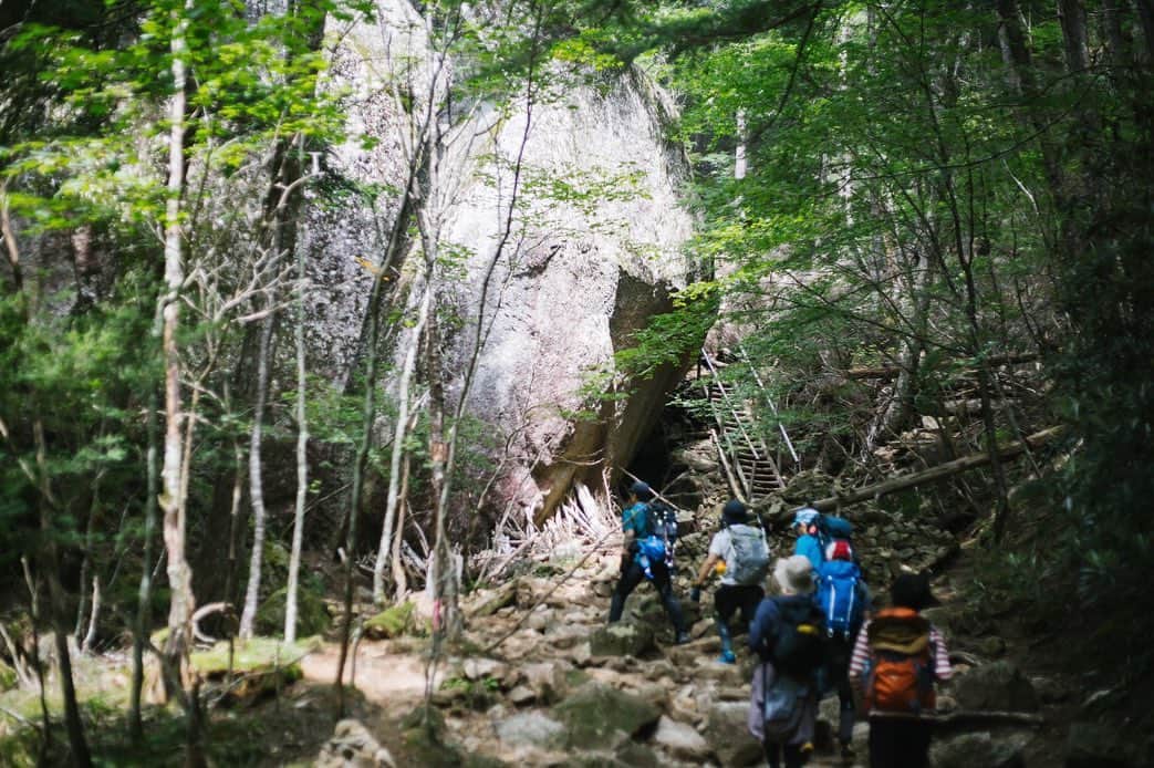 中村優さんのインスタグラム写真 - (中村優Instagram)「岩が…大きすぎて言葉を失った⛰ @orangebackpackers  #瑞牆山#登山#優trekking」8月29日 12時06分 - nkmr_yu