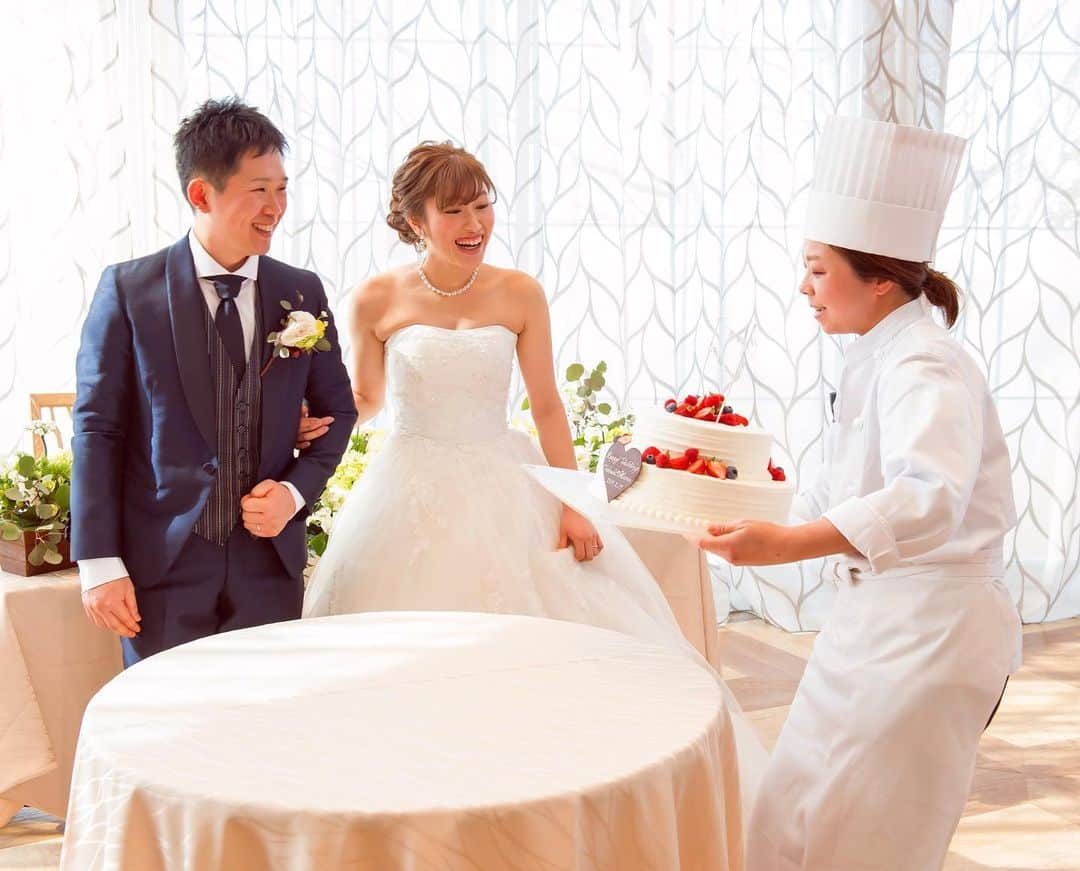 オードヴィーウェディング【名古屋・結婚式場】 さんのインスタグラム写真 - (オードヴィーウェディング【名古屋・結婚式場】 Instagram)「【#オードヴィー花嫁 】 【#edvwedding】をつけて投稿&フォローしてね♥UPしていただいた方はオードヴィーの公式インスタでご紹介♪ ~・~・~・~・~・~・~・~・~・~・~・~・ ウェディングケーキにも お二人の思い出や想いをプラス  ケーキを通して知るお二人のエピソードに ゲストも釘づけです！ ~・~・~・~・~・~・~・~・~・~・~・~・ The Opera(名駅)  Le timbre(栄)  moitie moitie(伏見)  Rapport(長久手)  Farm&(半田)  MEDI(笹島)  glycine(八事) ~・~・~・~・~・~・~・~・~・~・~・~・ オー・ド・ヴィー  ウェディングサロン  10:00-19:00(火曜定休)  Tel:0120-758-422  http://eau-de-vie.co.jp/ .~・~・~・~・~・~・~・~・~・~・~・~・ #結婚式#名古屋#長久手#ラポール #レストランウエディング #幸せのカタチ#しあわせのレシピ #ウェディング #日本中のプレ花嫁さんと繋がりたい  #ブライダル #プレ花嫁さんと繋がりたい #花嫁準備 #結婚式diy#卒花嫁レポ #卒花しました #結婚式アイテム  #ガーデンウェディング #花嫁さん#結婚式準備中 #2019夏婚#春婚 #2019春婚#2019秋婚 #ウェディングフェア  #花嫁さんと繋がりたい#大人可愛い」8月29日 12時22分 - eaudevie_wedding.edv