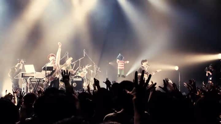 森野光晴のインスタグラム：「ちょうど1ヶ月後からSAKANAMONワンマンツアーがスタートします！  ありがたい事に初日渋谷はソールドアウトしていますが、それ以外の場所はまだ買えます。  ライブでしか届けられないもの、しっかり届けようと思っているのでゼヒ来てね。  9/29(日)渋谷eggman 10/4(金)静岡 浜松LIVEHOUSE MESCALIN DRIVE 10/5(土)神戸MUSIC ZOO KOBE 太陽と虎 10/11(金)高松TOONICE 10/13(日)福岡INSA 10/14(祝月)広島BACK BEAT 10/25(金)仙台enn2nd 10/27(日)札幌Crazy Monkey 11/9(土)名古屋CLUB UPSET 11/10(日)大阪 心斎橋Music Club JANUS 11/23(土)新潟GOLDEN PIGS BLACK 12/1(日)渋谷CLUB QUATTRO」